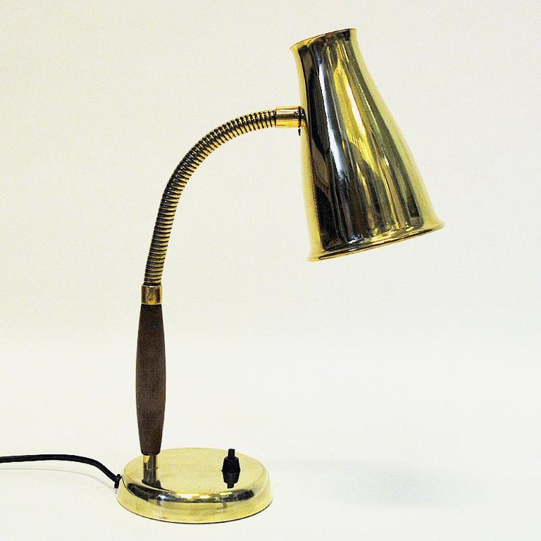 Scandinavian Modern Lovely Brass and Teak Table Lamp by Einar Bäckström, Sweden 1950s For Sale