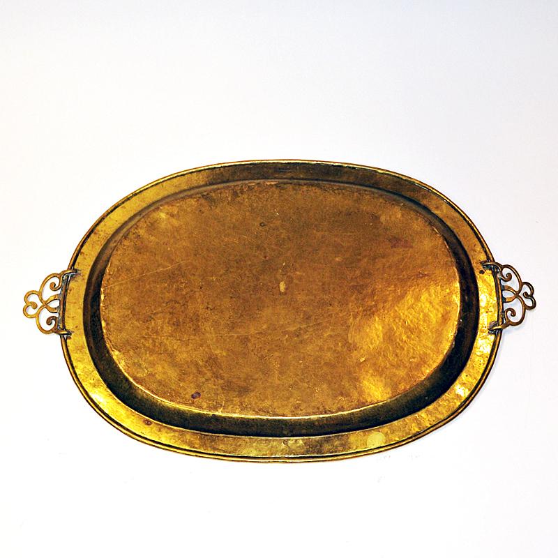 Lovely brass plate or tray with handles by E. Erickson 1930s Sweden In Good Condition In Stockholm, SE