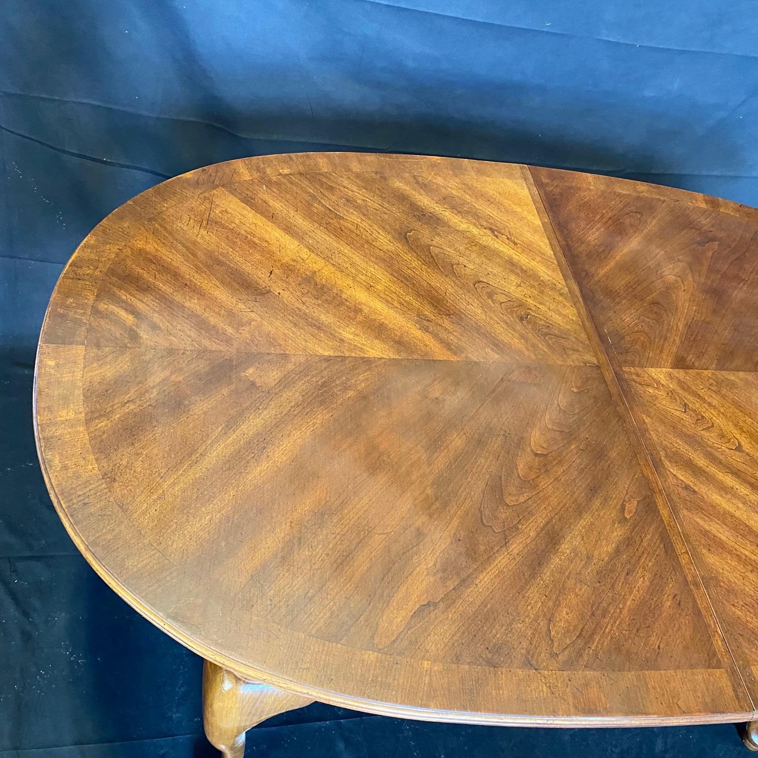 Ravissante table de salle à manger Queen Anne de style cour géorgien britannique en vente 2