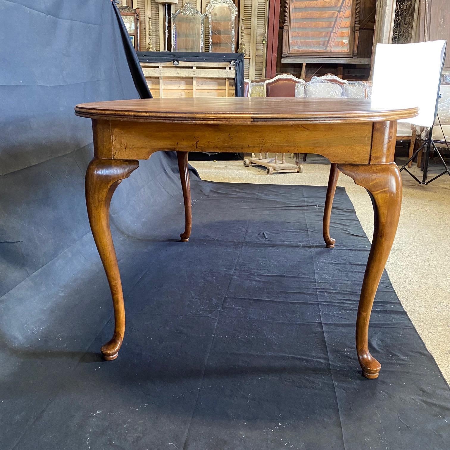 Lovely British Georgian Court Style Queen Anne Dining Table For Sale 5