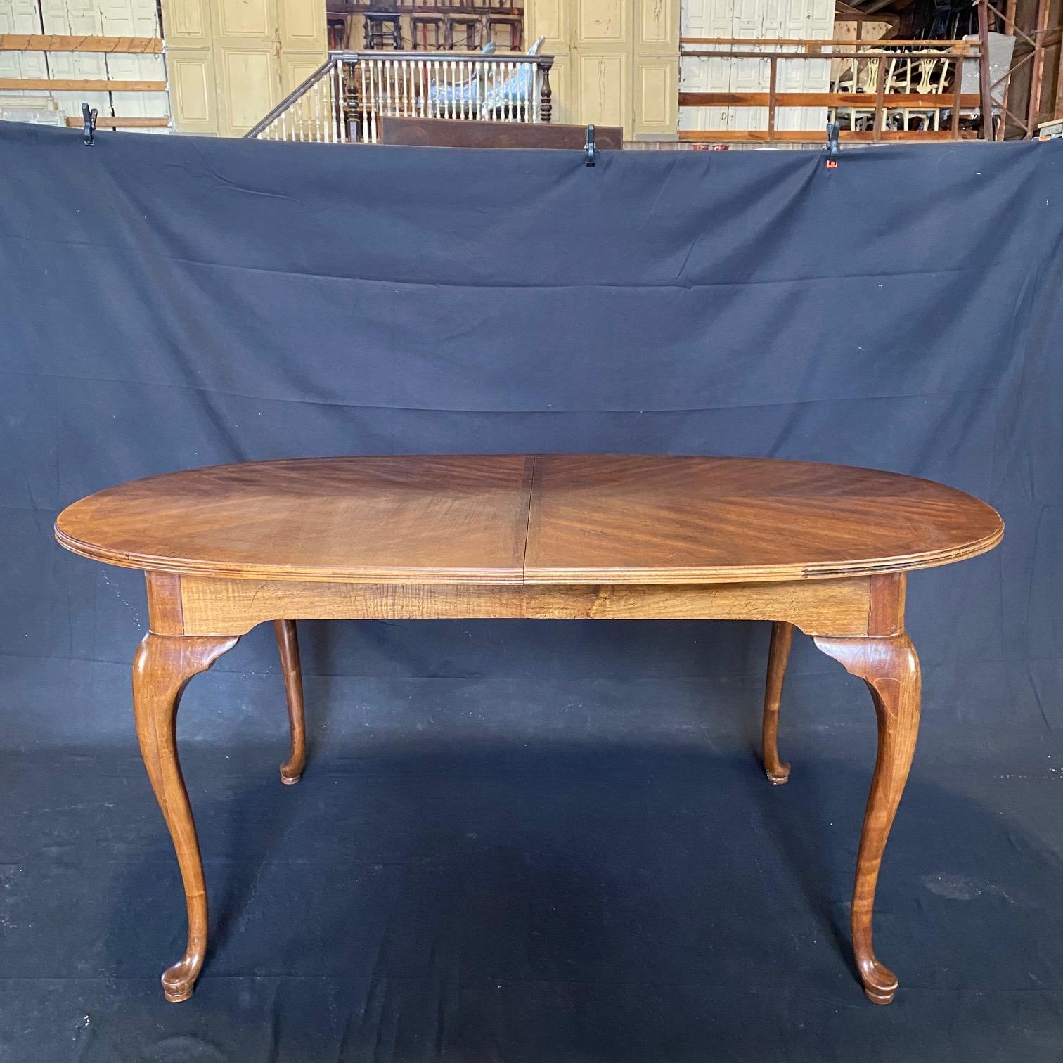 Lovely British Georgian Court Style Queen Anne Dining Table For Sale 6