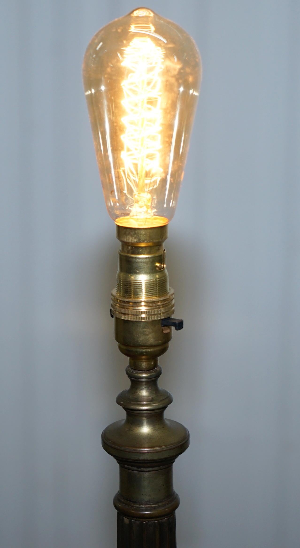 We are delighted to offer for sale this lovely fully serviced circa 1900 bronze table lamp in the form of a Corinthian Pillar

A very good looking decorative and functional lamp, we have fully serviced the piece to include a deep clean and light