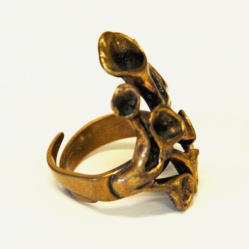 Lovely Bronze ring by Hannu Ikonen, Finland, 1970s In Good Condition In Stockholm, SE