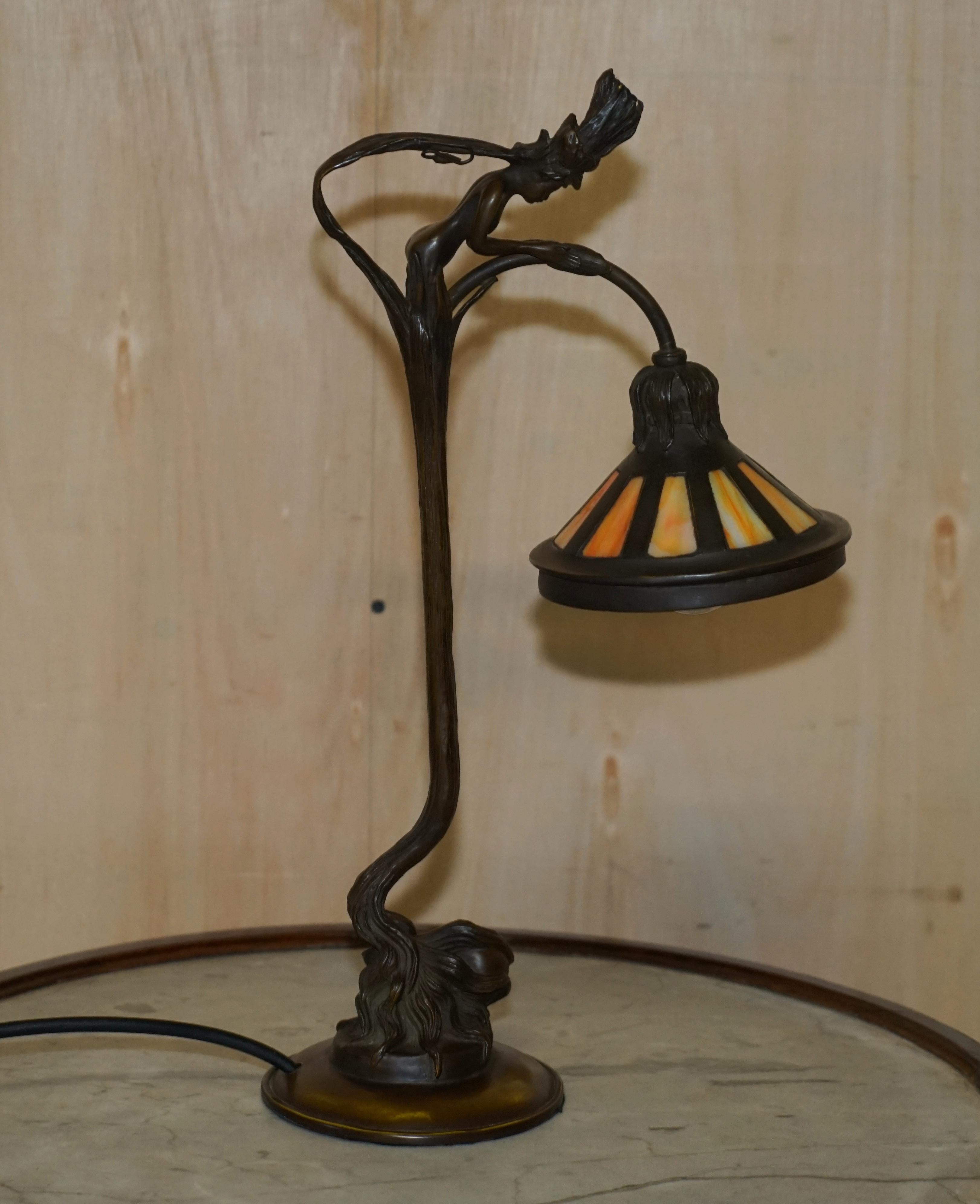 Lovely Bronzed Antique European Table Lamp circa 1940 Ornately Cast Design For Sale 8