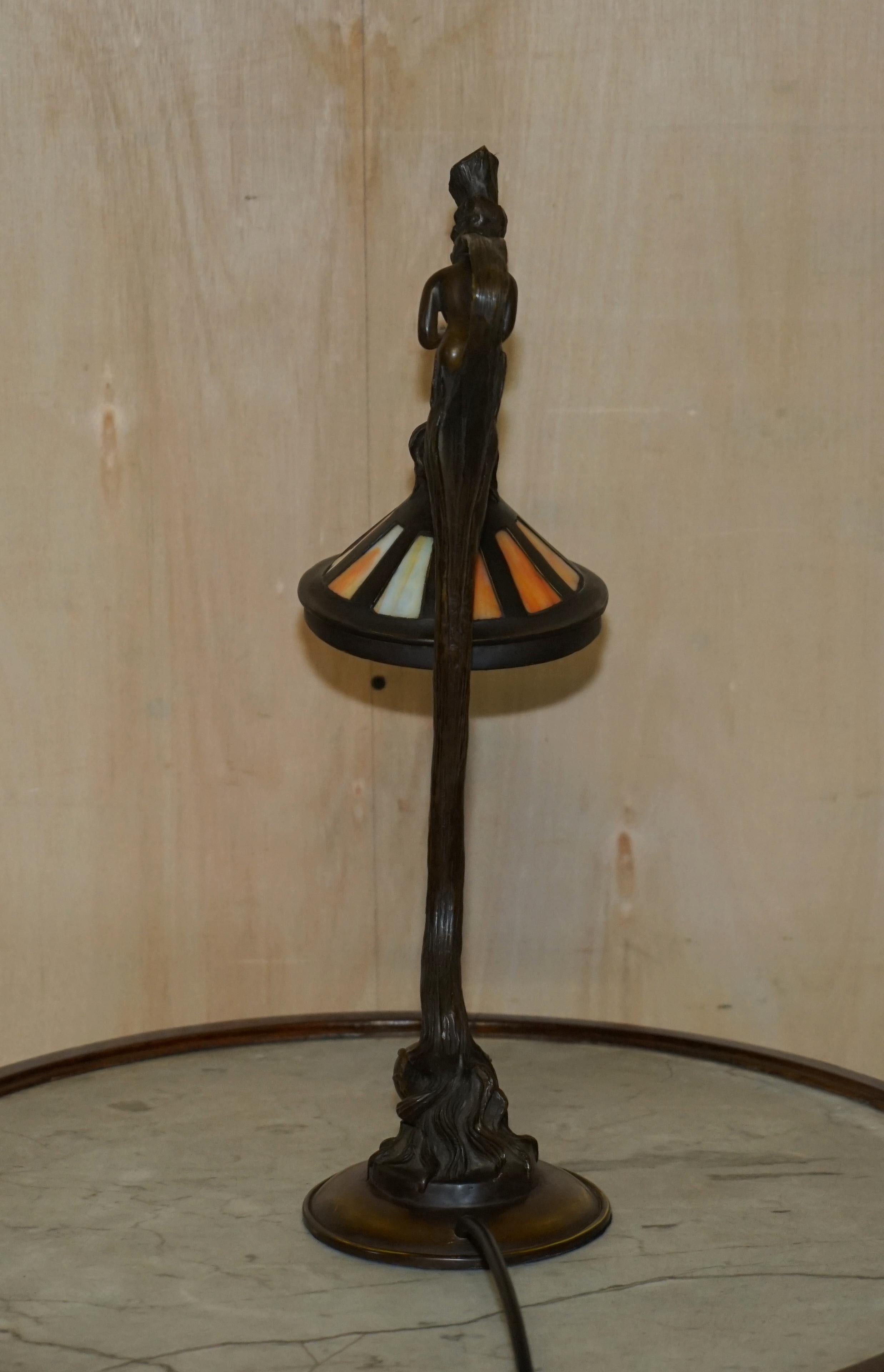 Lovely Bronzed Antique European Table Lamp circa 1940 Ornately Cast Design For Sale 9