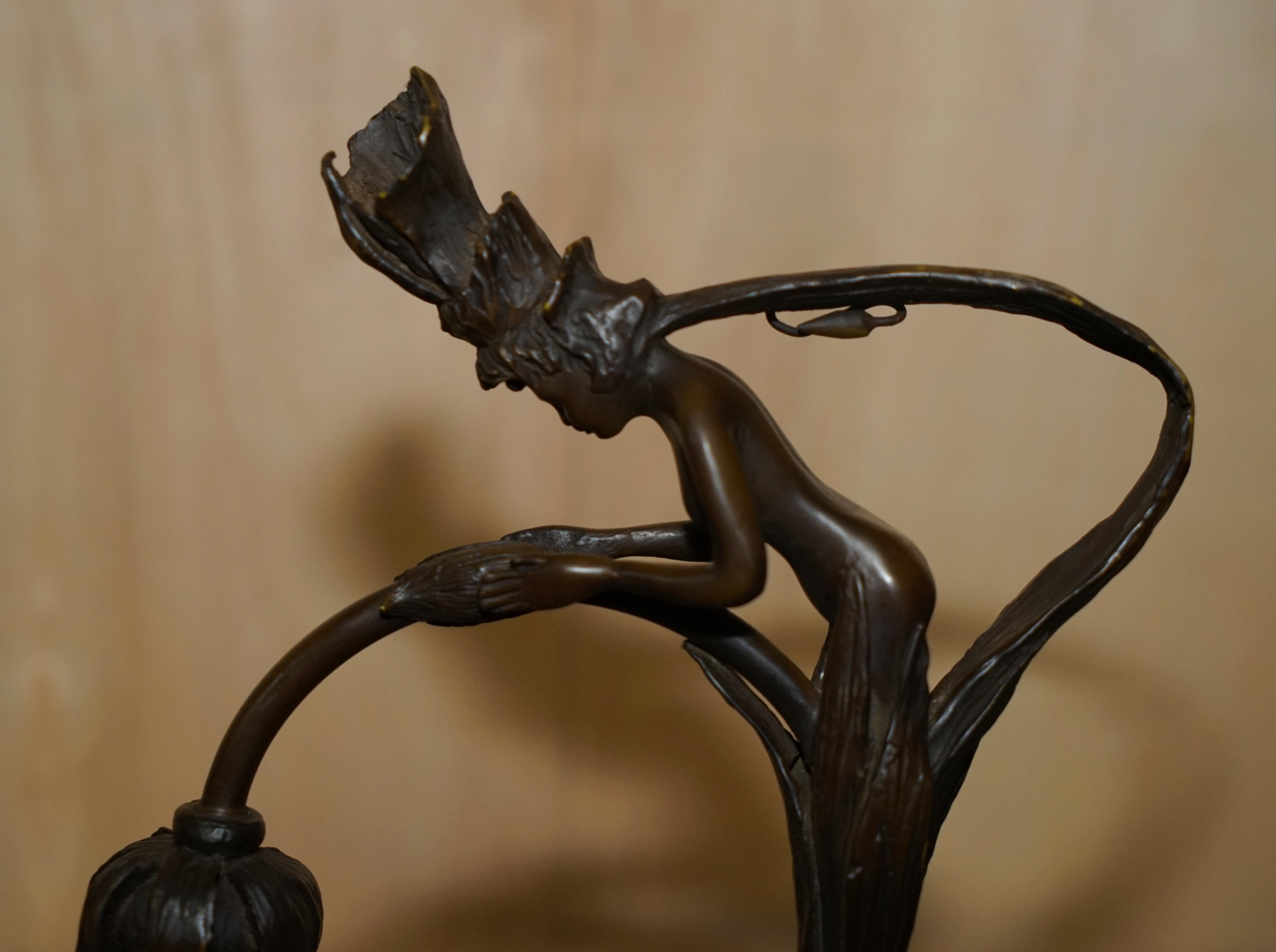 Lovely Bronzed Antique European Table Lamp circa 1940 Ornately Cast Design In Good Condition In West Sussex, Pulborough