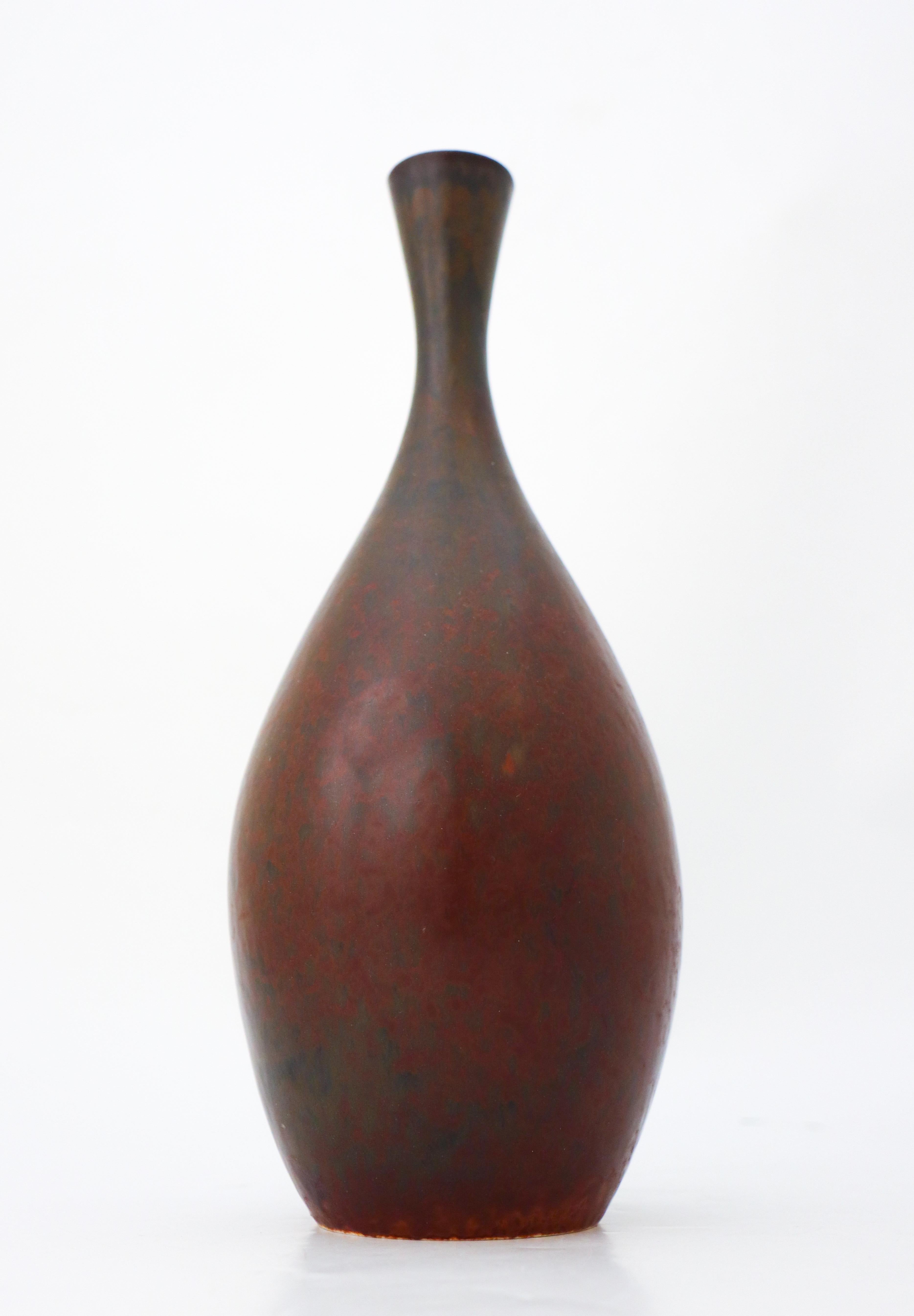 Wunderschöne braune Keramikvase - Carl-Harry Stålhane - Rörstrand - Mitte des 20. Jahrhunderts (Skandinavische Moderne) im Angebot