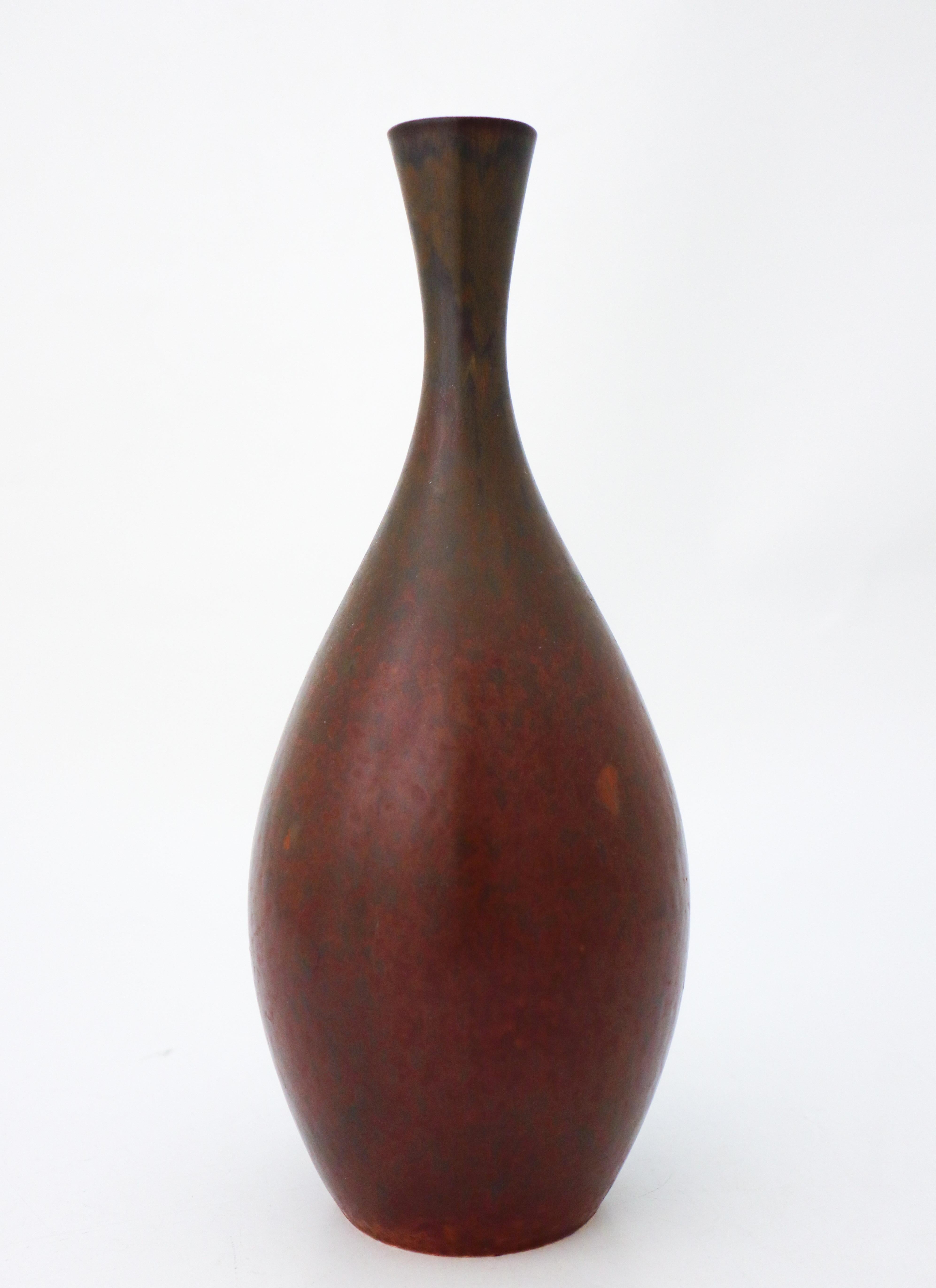 Wunderschöne braune Keramikvase - Carl-Harry Stålhane - Rörstrand - Mitte des 20. Jahrhunderts (Glasiert) im Angebot
