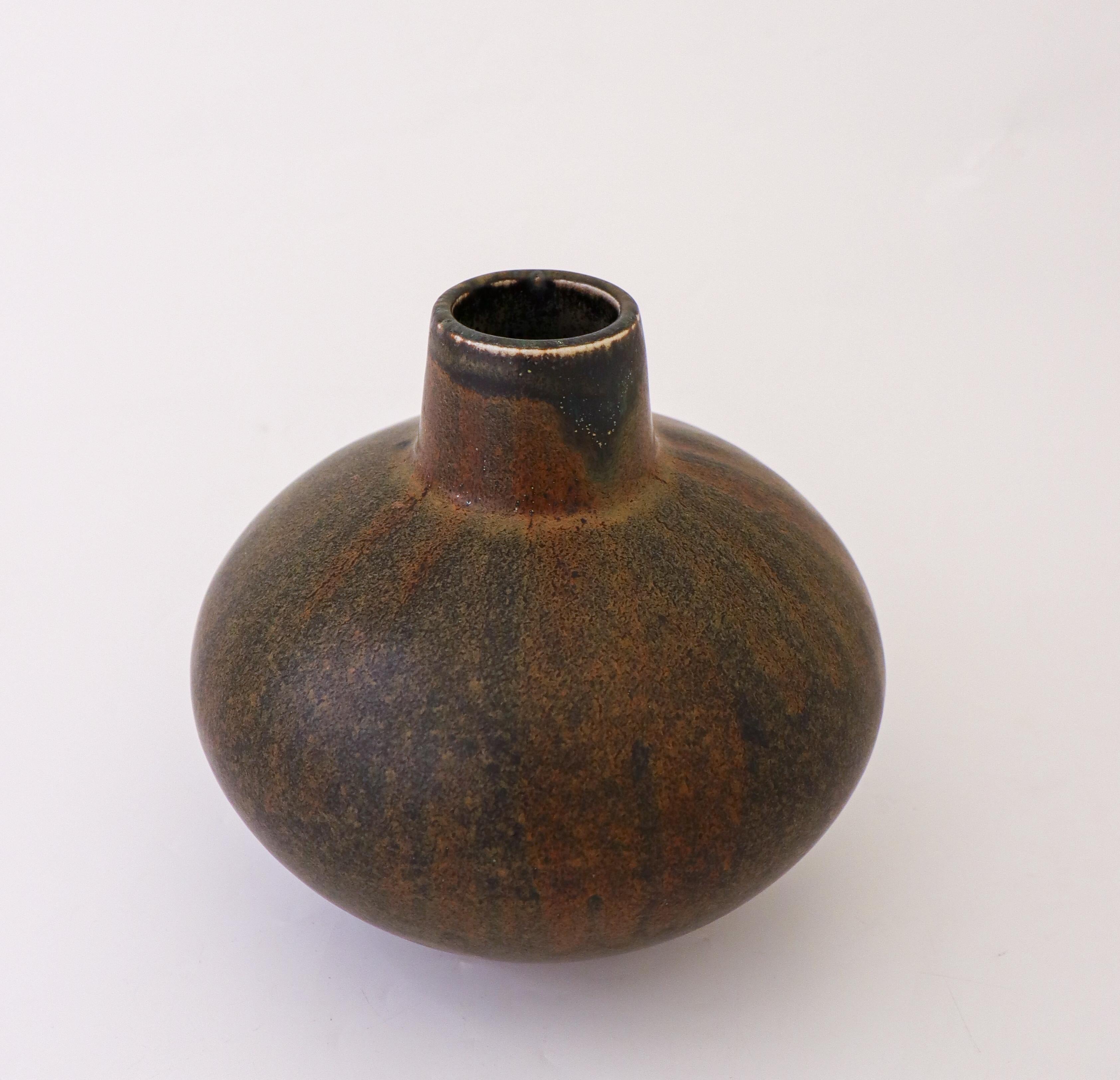 Lovely Brown, Ceramic Vase Carl-Harry Stålhane, Rörstrand - Mid 20th Century In Excellent Condition For Sale In Stockholm, SE