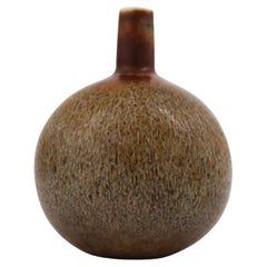 Precioso jarrón de cerámica marrón y gris Carl-Harry Stålhane, Rörstrand Mediados del siglo XX