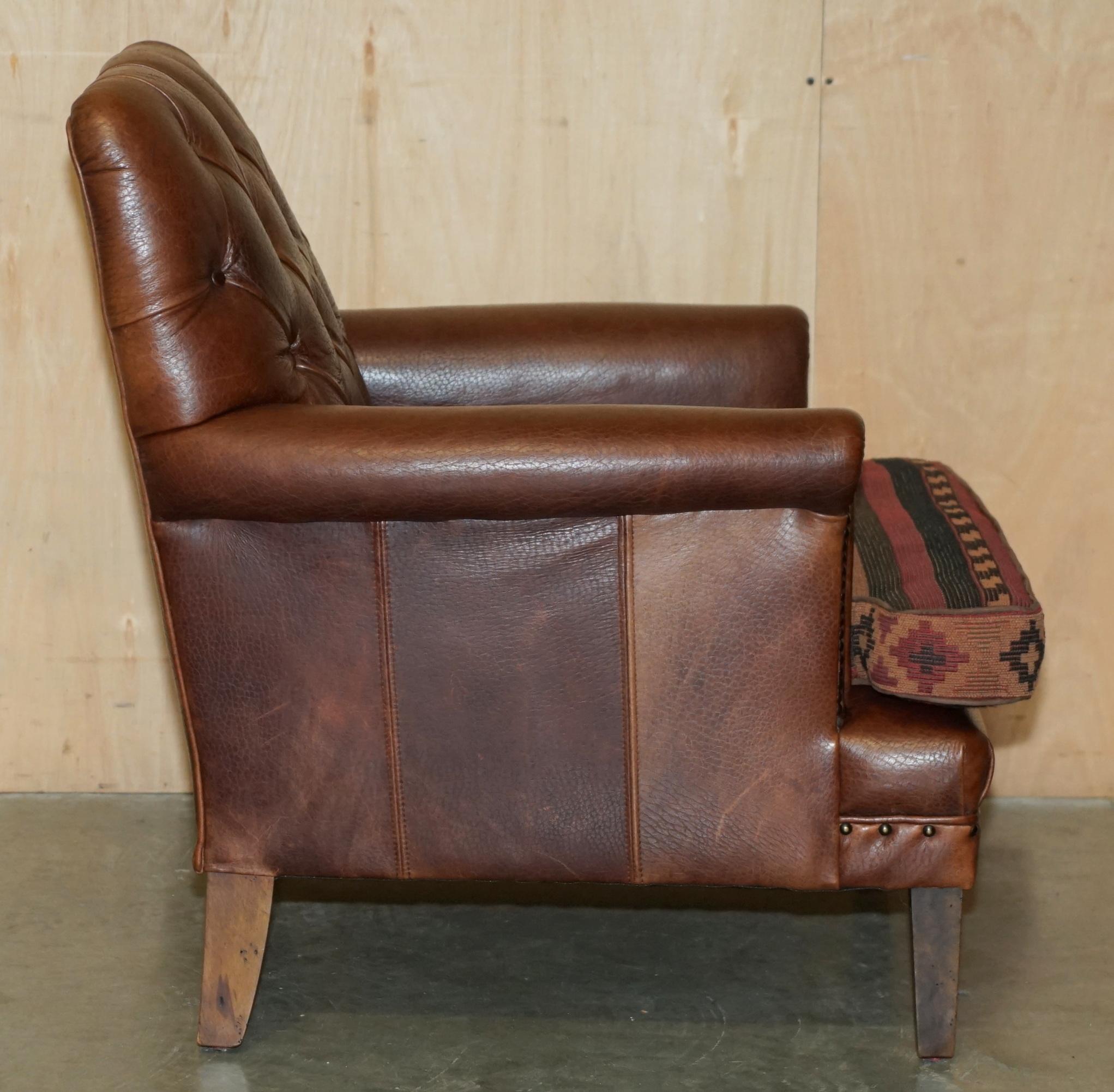POLTRONE DI CHEsterfield IN PELLE MARRONE CON TESSUTO DI KILIM E FEDELTÀ in vendita 3