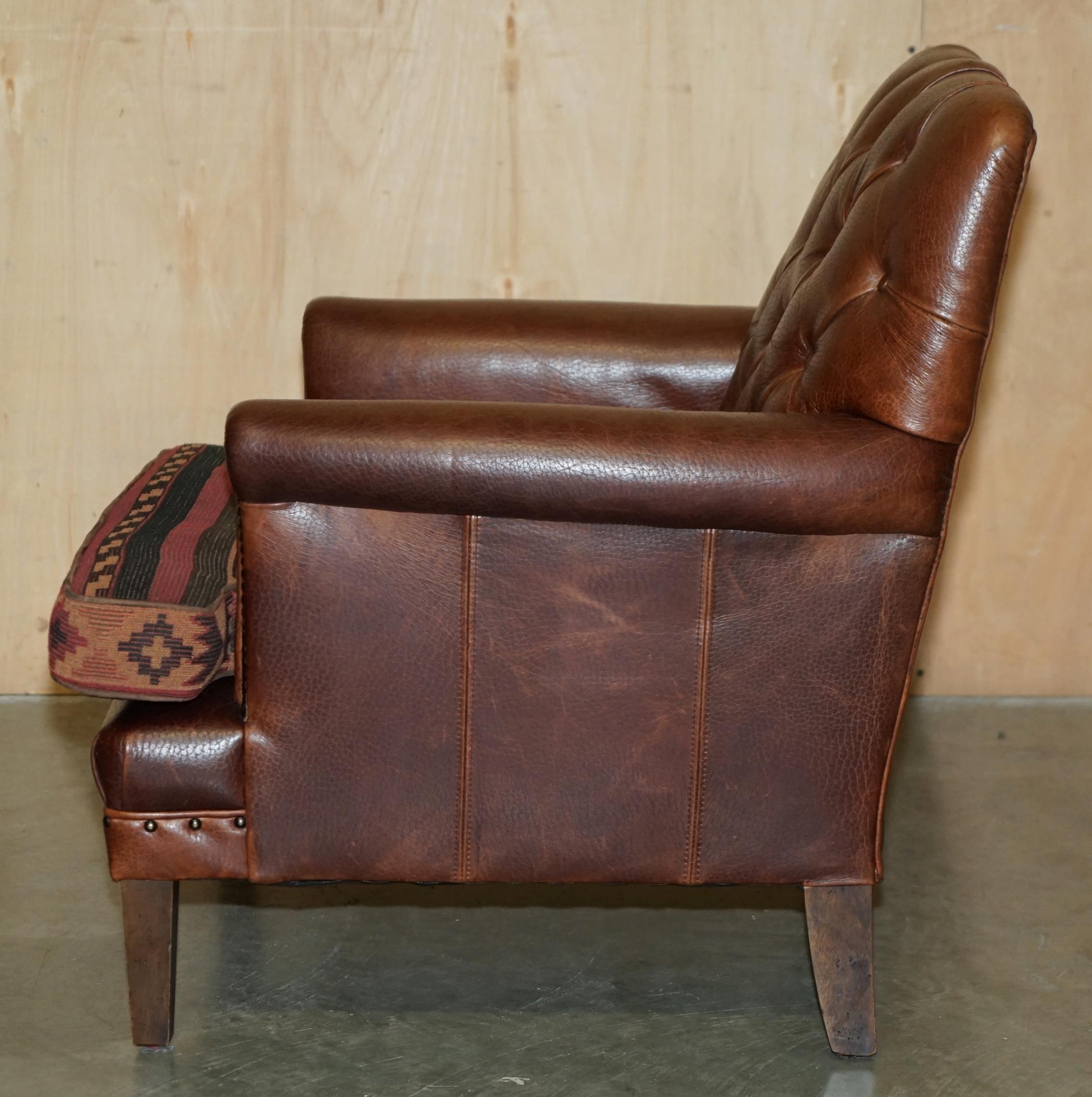 POLTRONE DI CHEsterfield IN PELLE MARRONE CON TESSUTO DI KILIM E FEDELTÀ in vendita 6
