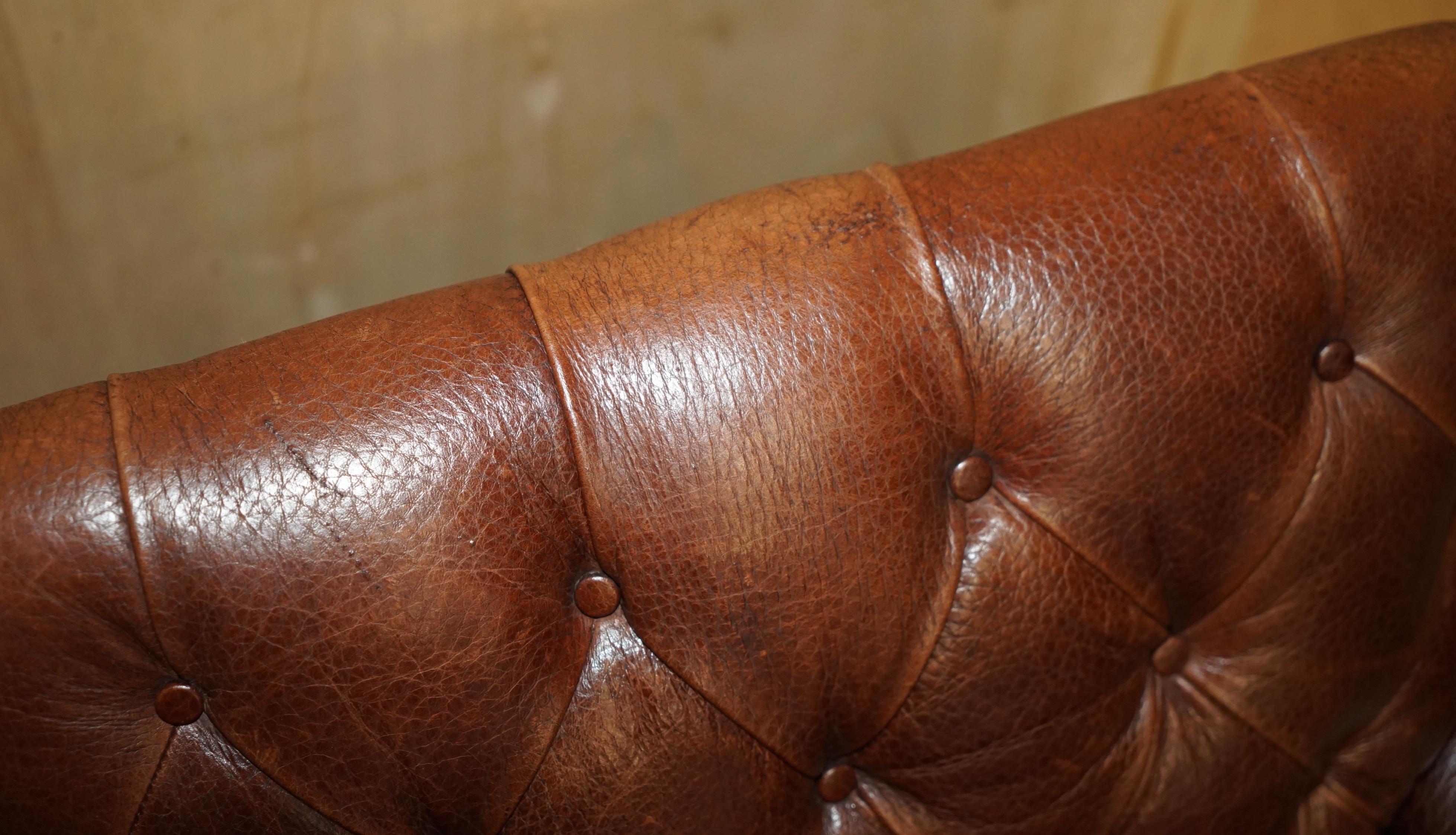 POLTRONE DI CHEsterfield IN PELLE MARRONE CON TESSUTO DI KILIM E FEDELTÀ in vendita 8