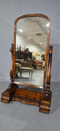 Bellissimo specchio chevale in radica di noce