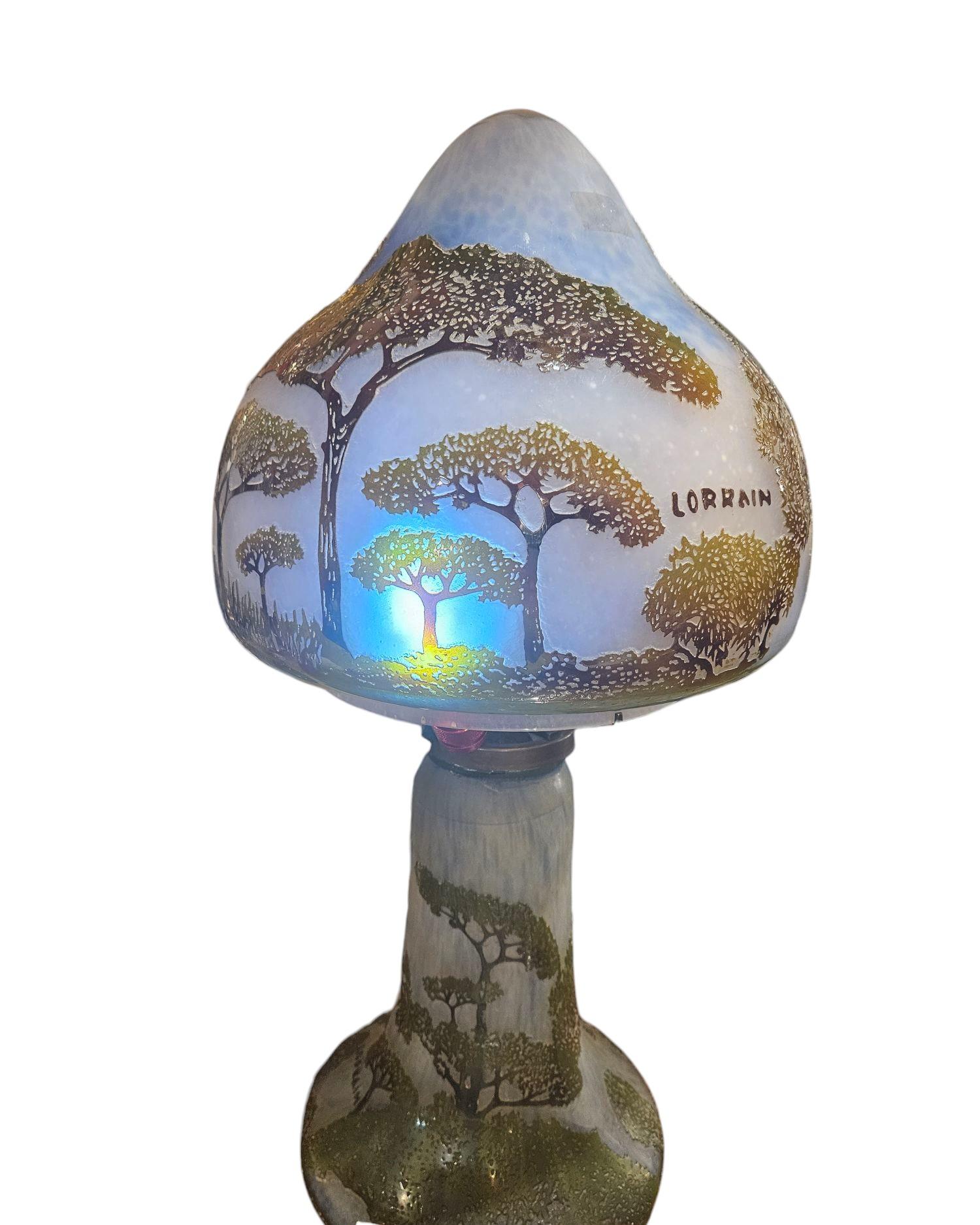 Rarísima lámpara Art Déco de Lorraine 
Original
Estilo camafeo 
Firmado Lorainne en la sombra
Muy decorativo y queda precioso iluminado

