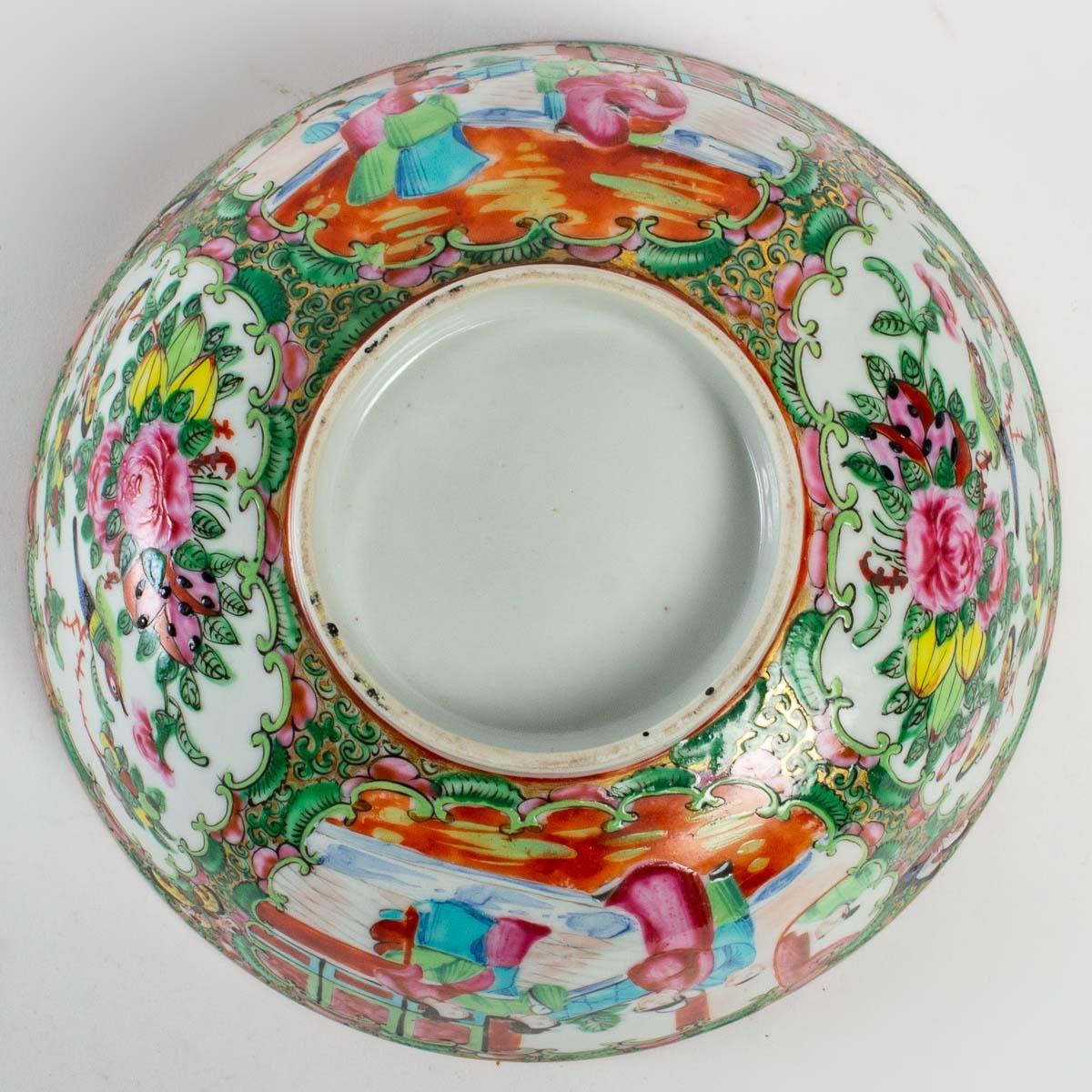 Lovely Canton polychrome porcelain bowl.
Period : Mid 19th century
Dimensions : Diameter 20cm
The full and rather elaborate backgrounds use gold.