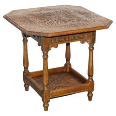 LOVELY CARVED GOTHIC OAK SiDE TABLE 