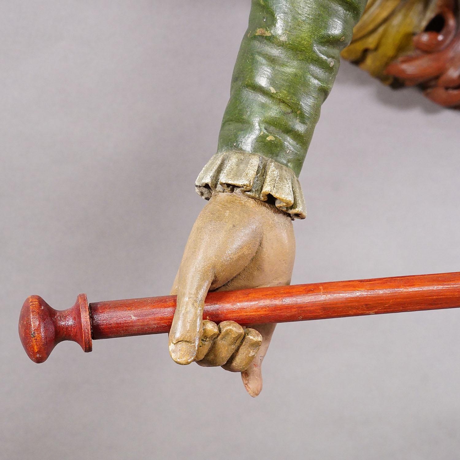 Charmant porte-serviette en bois sculpté ca. 1900 en vente 3