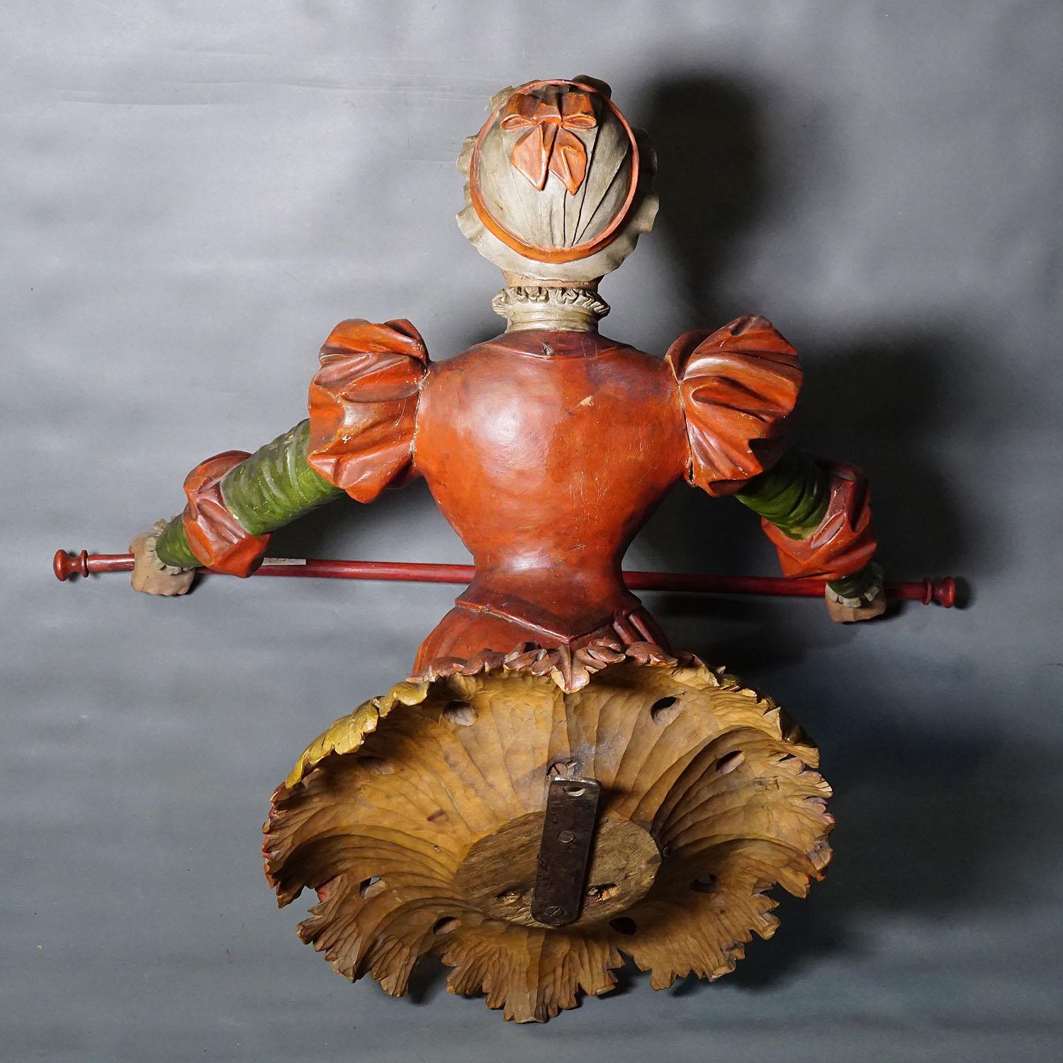Charmant porte-serviette en bois sculpté ca. 1900 en vente 4
