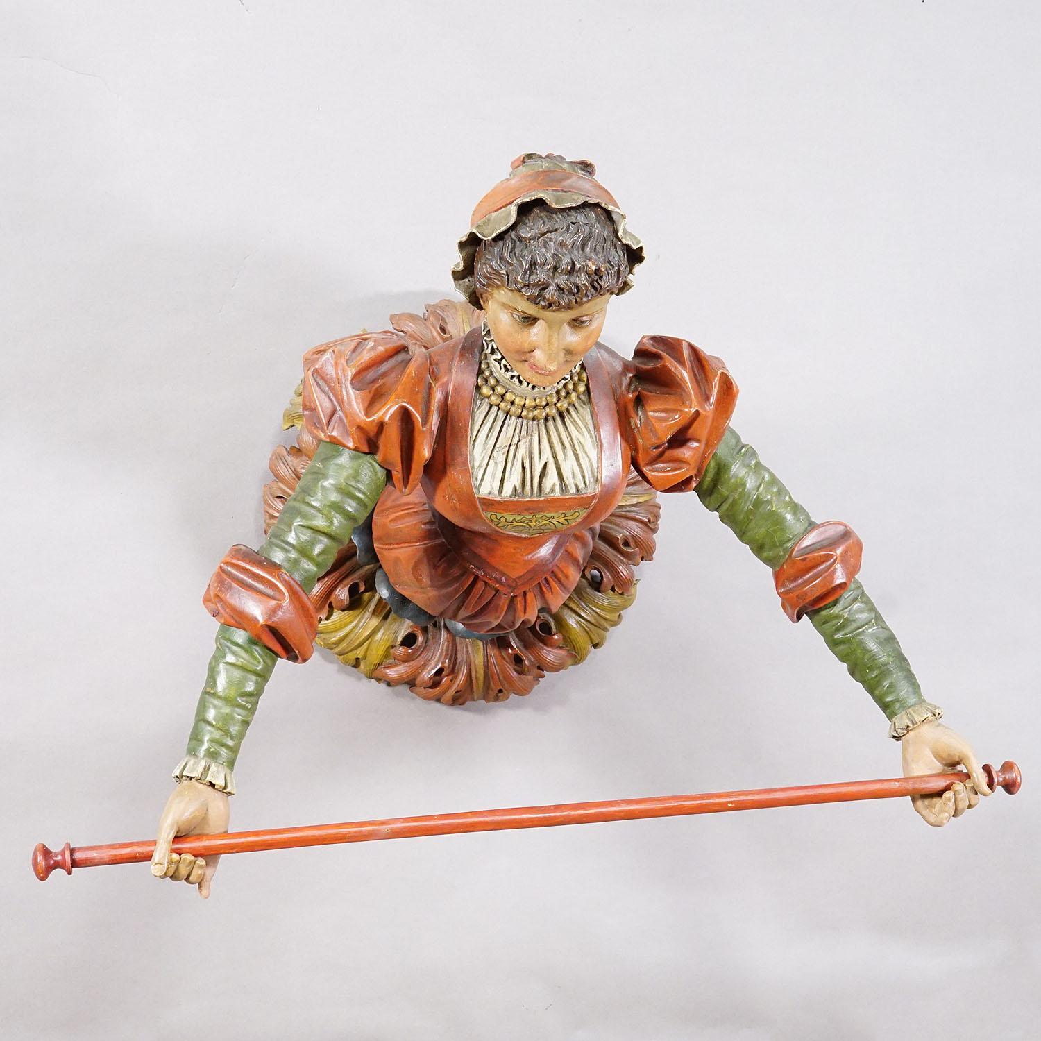 Victorien Charmant porte-serviette en bois sculpté ca. 1900 en vente