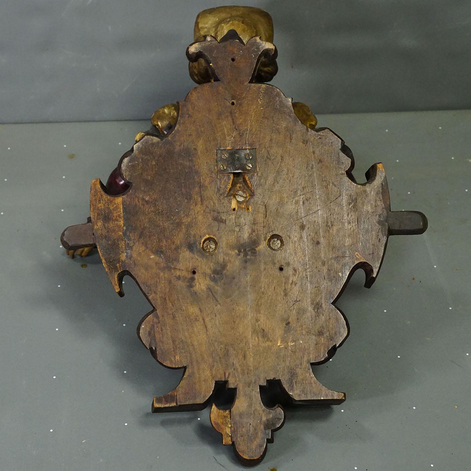 Charmant porte-serviette en bois sculpté ca. 1900 en vente 2