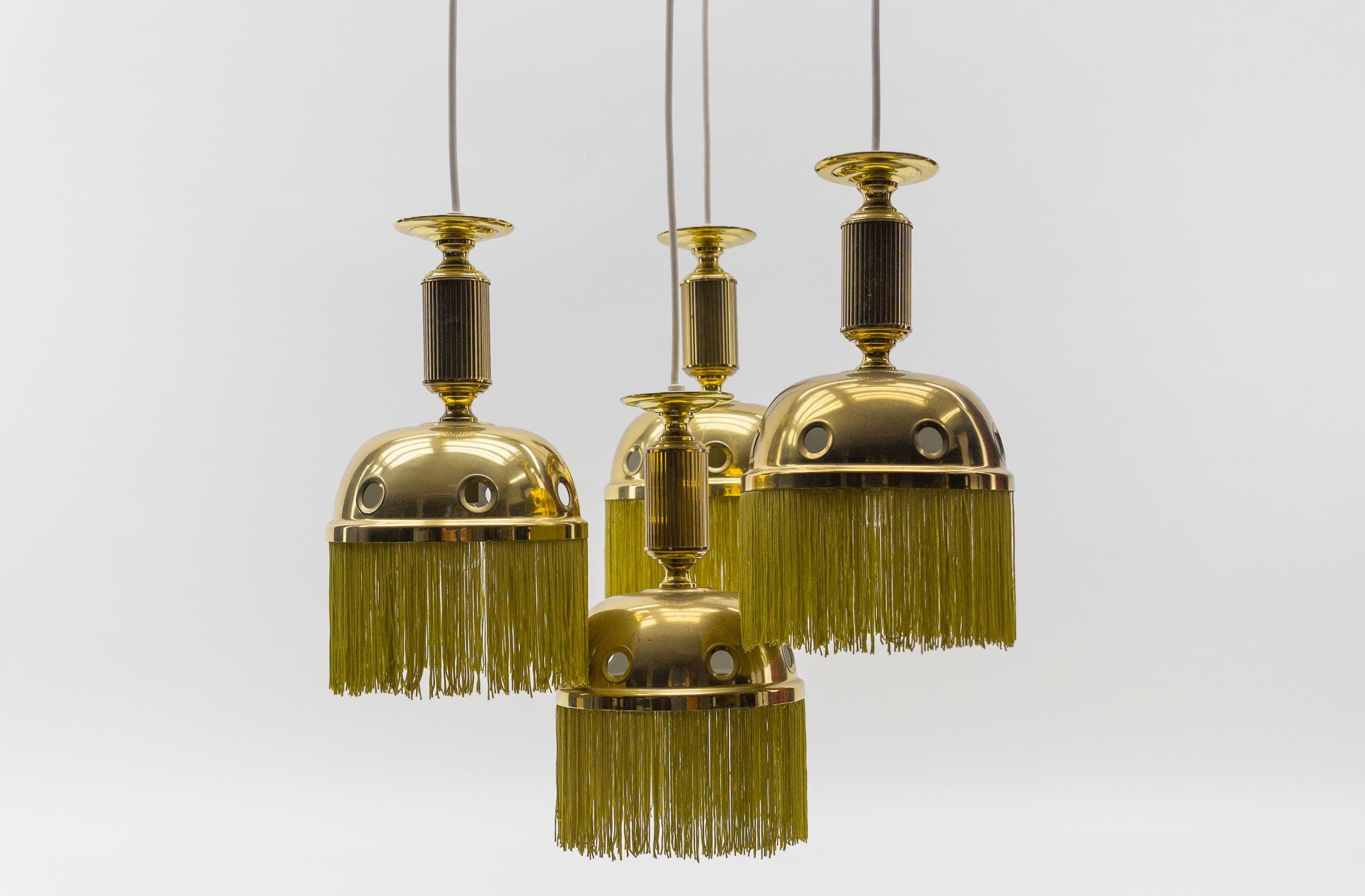 Lovely Cascade in Brass & Silk Strings Attrib, to Hans-Agne Jacobssen, 1960s

Three E14 sockets. Works with 220V and 110V.

Light bulbs are not included.
It is possible to install this fixture in all countries (US, Australia, Asia, UK, Europe,..)