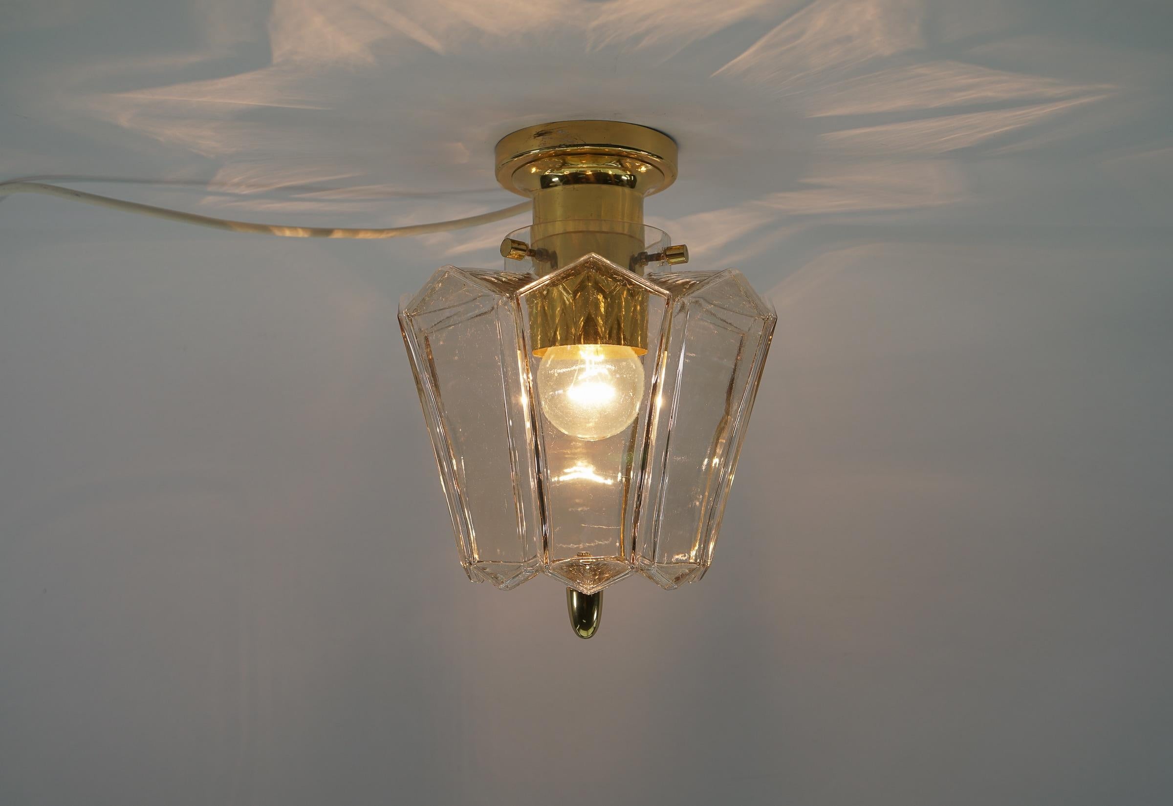 Vintage German pendant lamp in glass by Limburg. E27 socket. 

Fully functional. 

One E27 socket. Works with 220V and 110V.

Wiring is suitable for all countries.