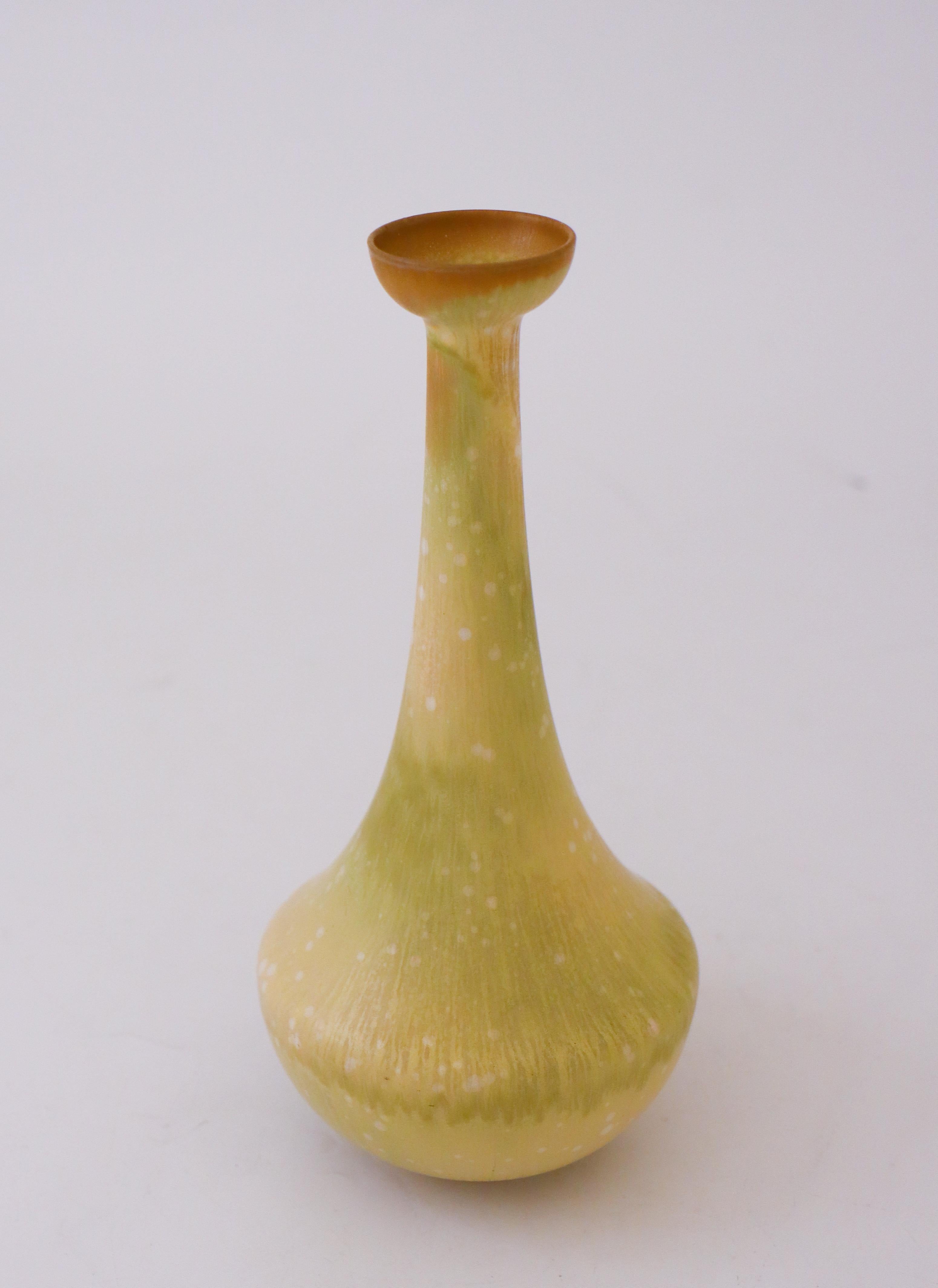 Scandinave moderne Ravissant vase en céramique, Gunnar Nylund, Rrstrand en vente