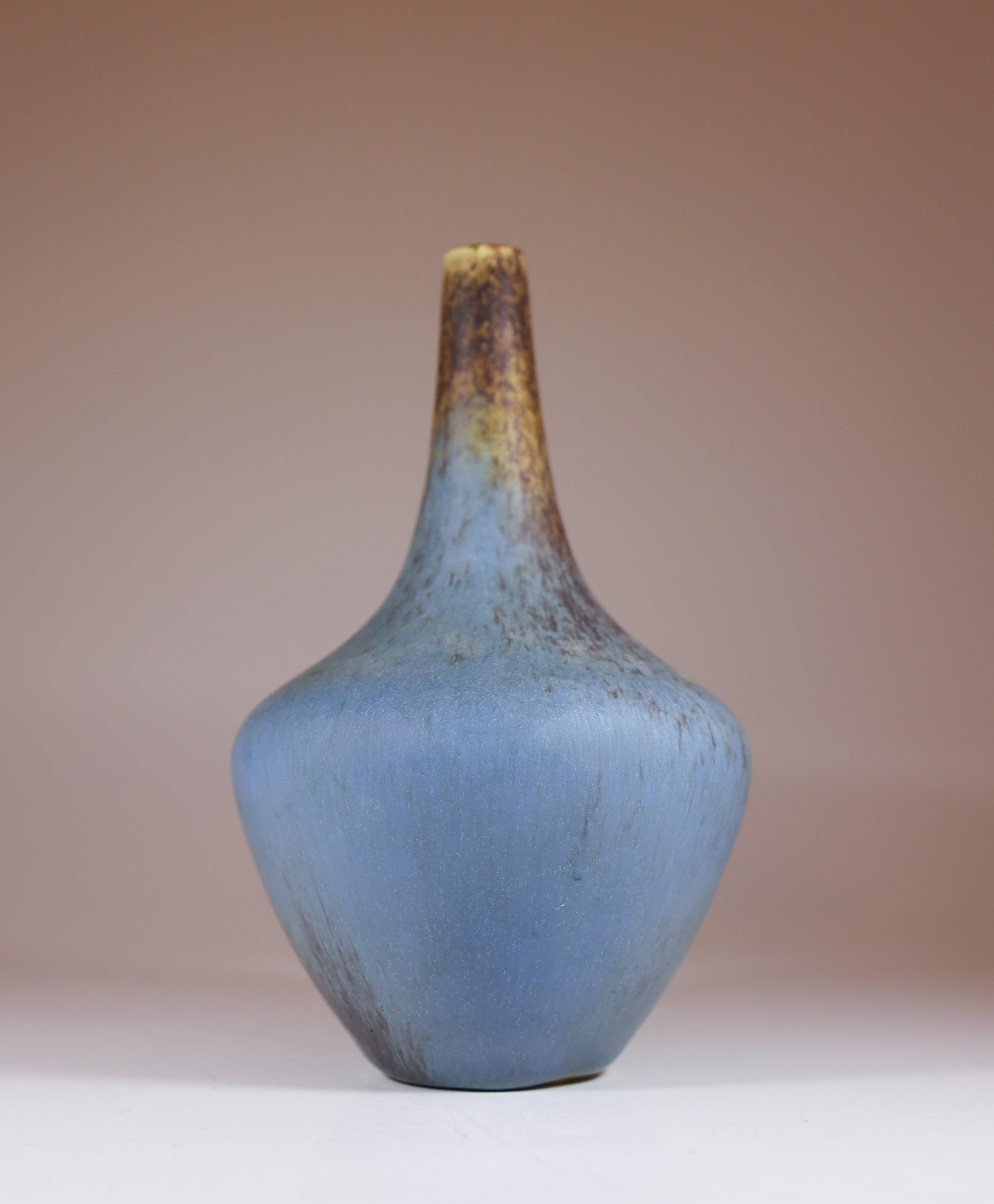 Céramique Ravissant vase en céramique à glaçure mouchetée, Gunnar Nylund, Rrstrand en vente