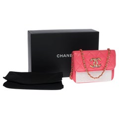 Lovely Chanel Classic Mini Pouch shoulder bag in Pink quilted leather, GHW