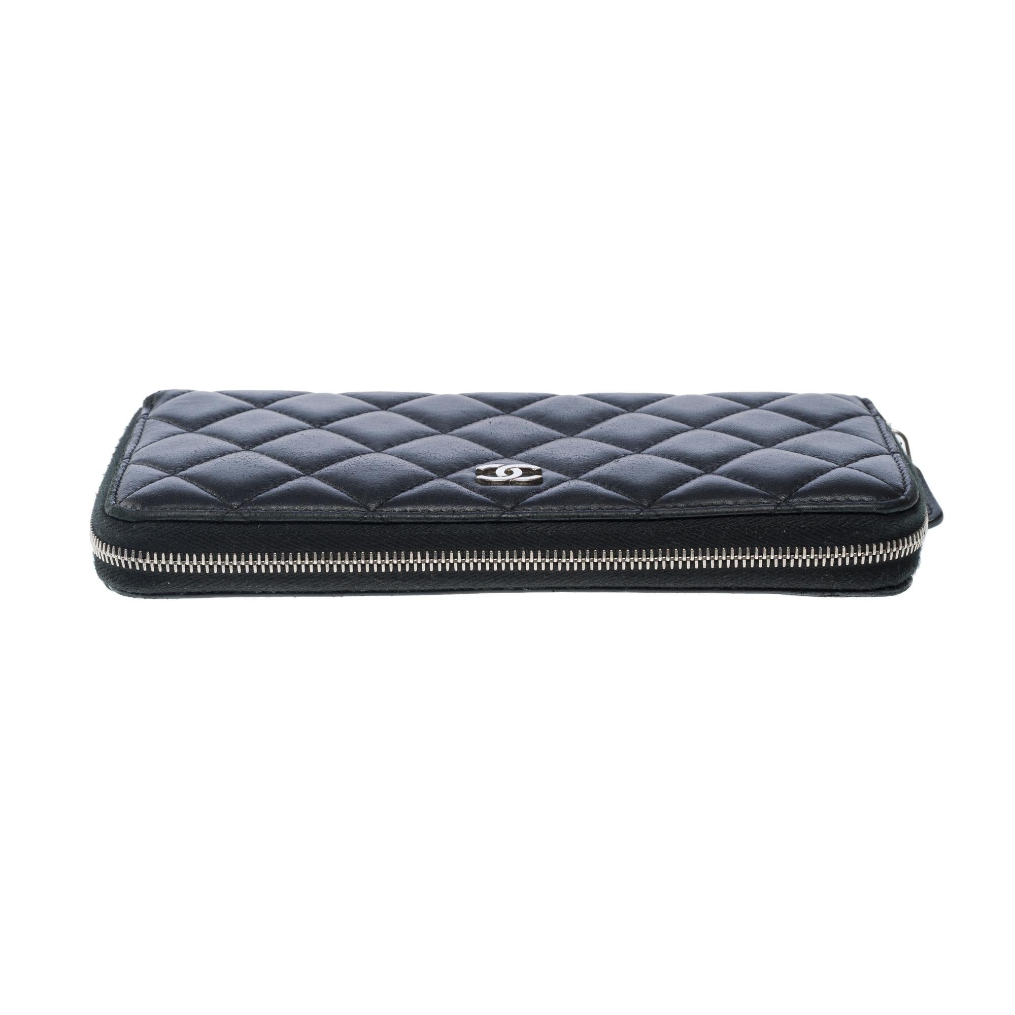 Lovely Chanel Compagnon Wallet in black quilted lambskin leather, SHW For Sale 7