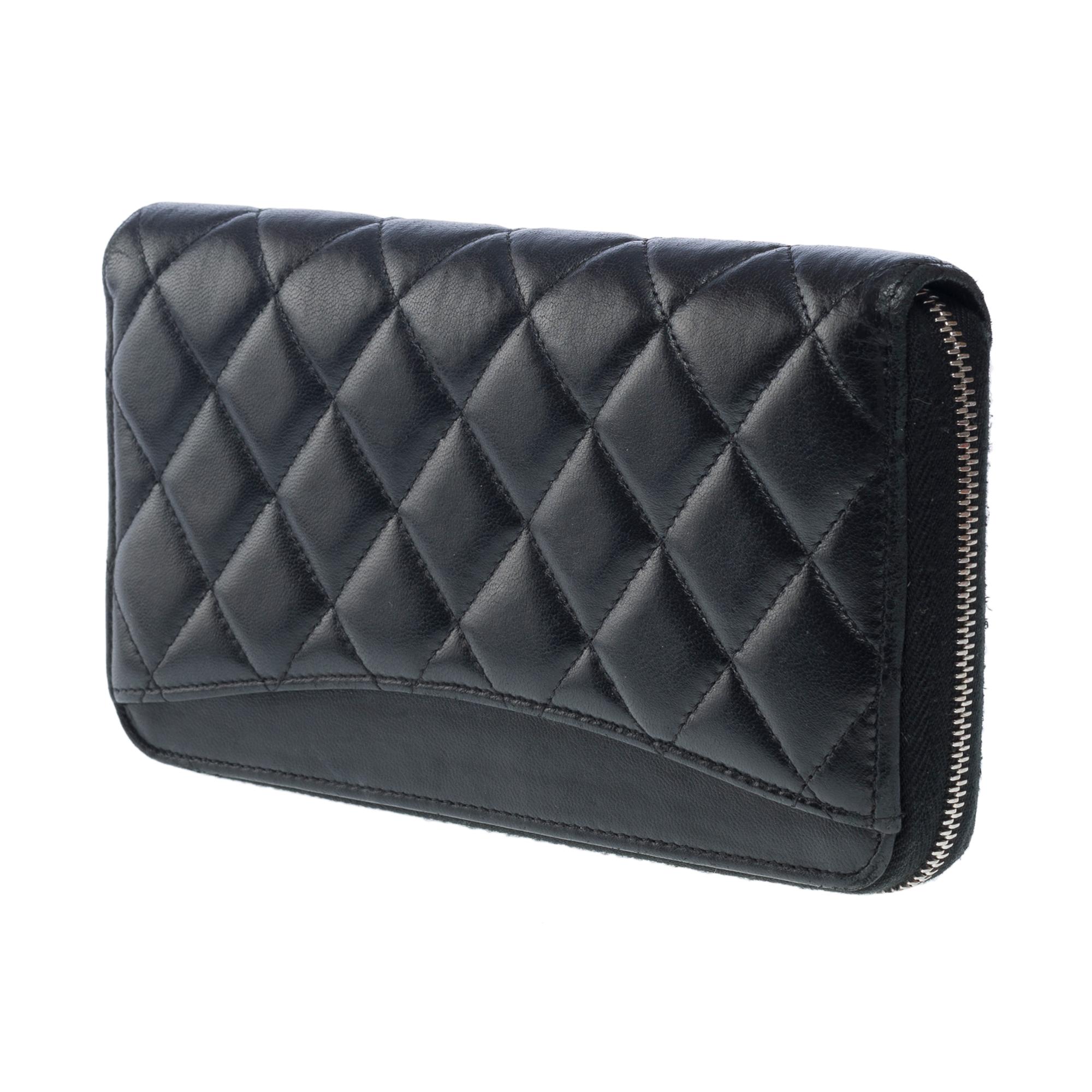 Lovely Chanel Compagnon Wallet in black quilted lambskin leather, SHW For Sale 2
