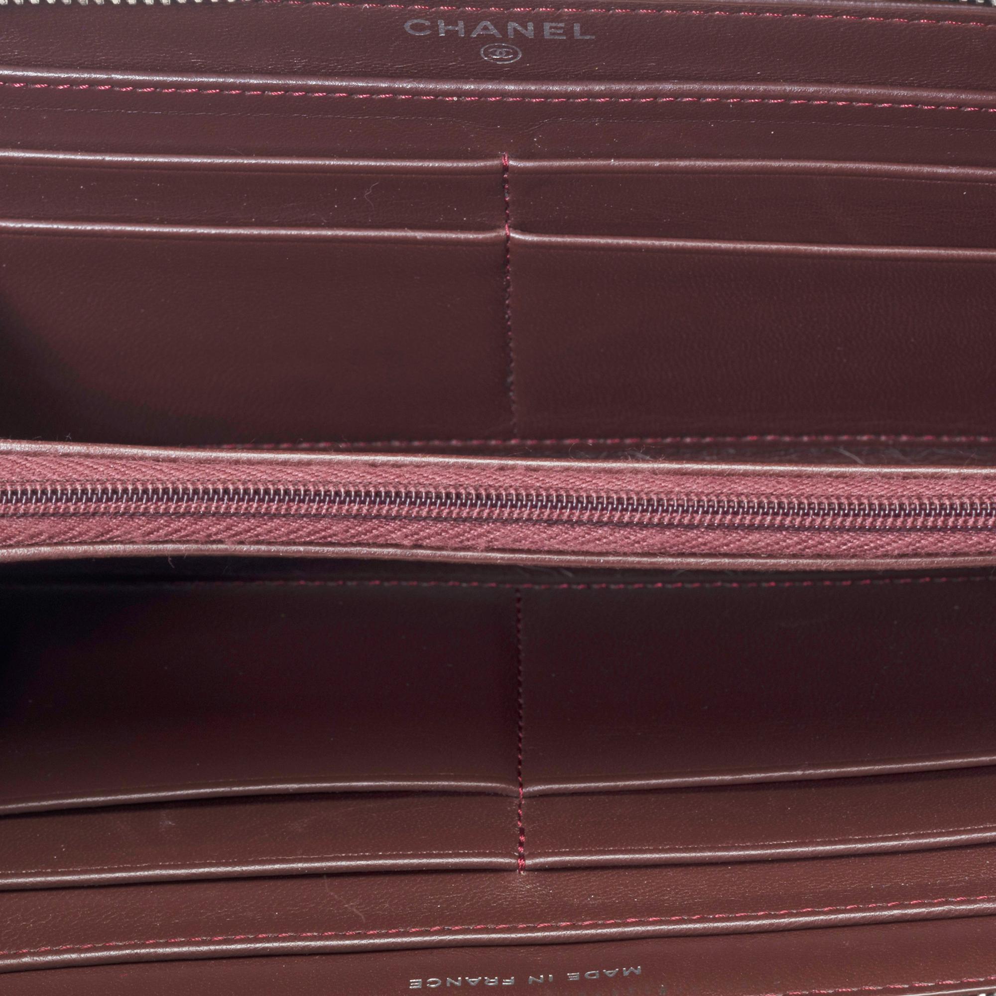 Lovely Chanel Compagnon Brieftasche aus schwarzem gestepptem Lammfellleder, SHW im Angebot 5