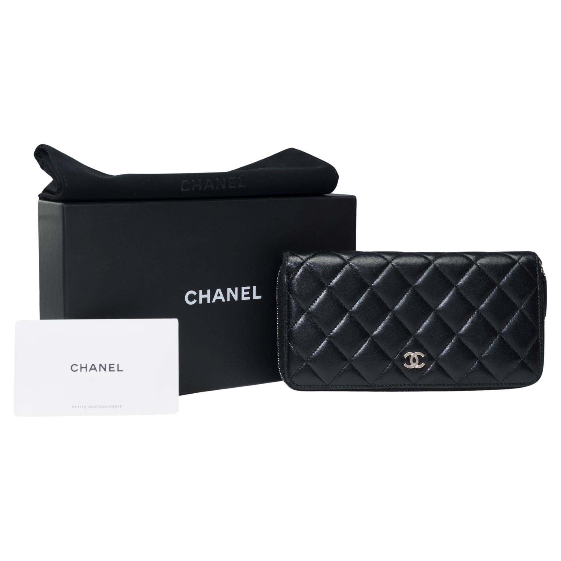 Lovely Chanel Compagnon Brieftasche aus schwarzem gestepptem Lammfellleder, SHW im Angebot