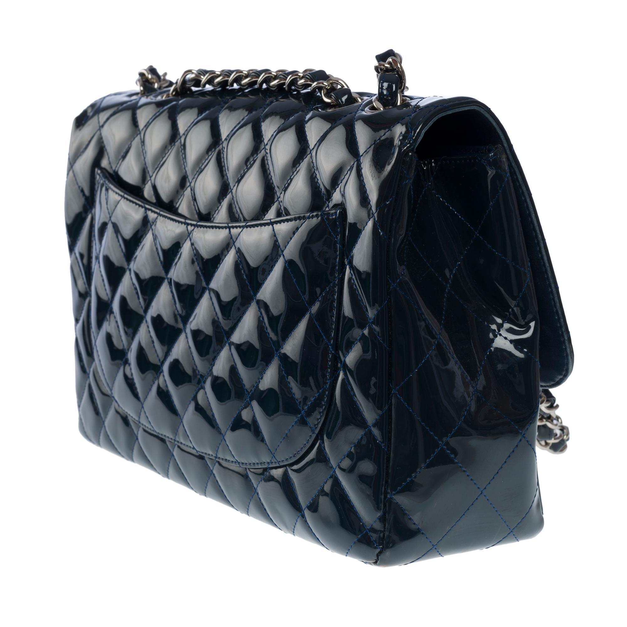 Lovely Chanel Timeless Jumbo shoulder flap bag in Navy blue patent leather, SHW 1