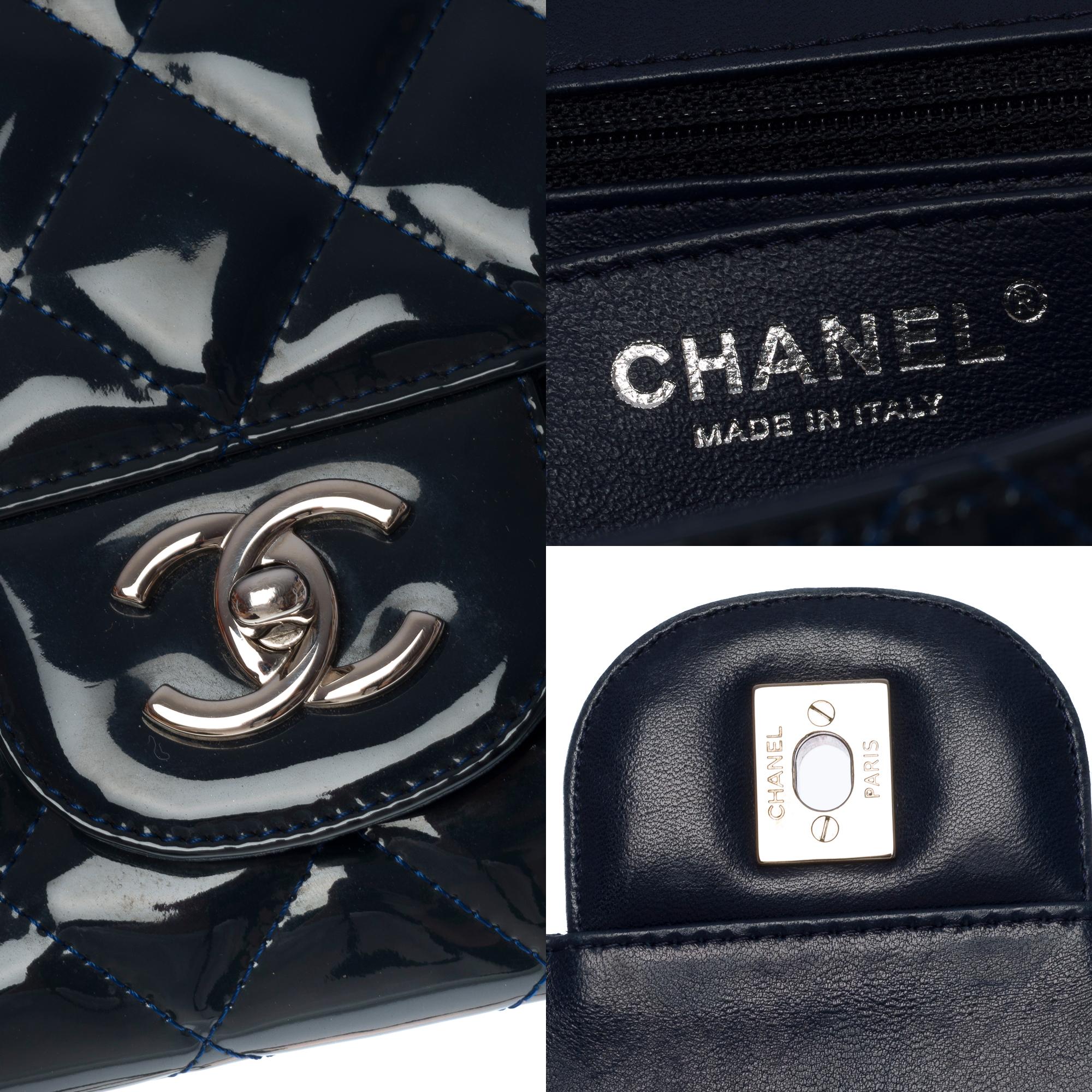 Lovely Chanel Timeless Jumbo shoulder flap bag in Navy blue patent leather, SHW 2