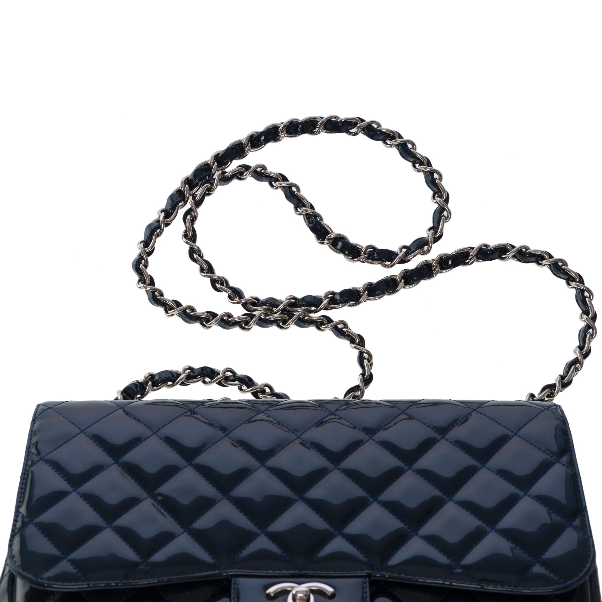 Lovely Chanel Timeless Jumbo shoulder flap bag in Navy blue patent leather, SHW 5