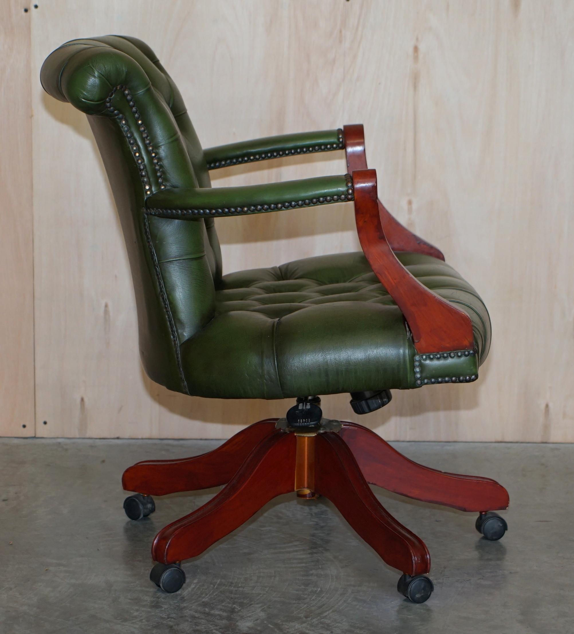 Lovely Chesterfield Fully Buttoned Green Leather Captains Directors Armchair 2