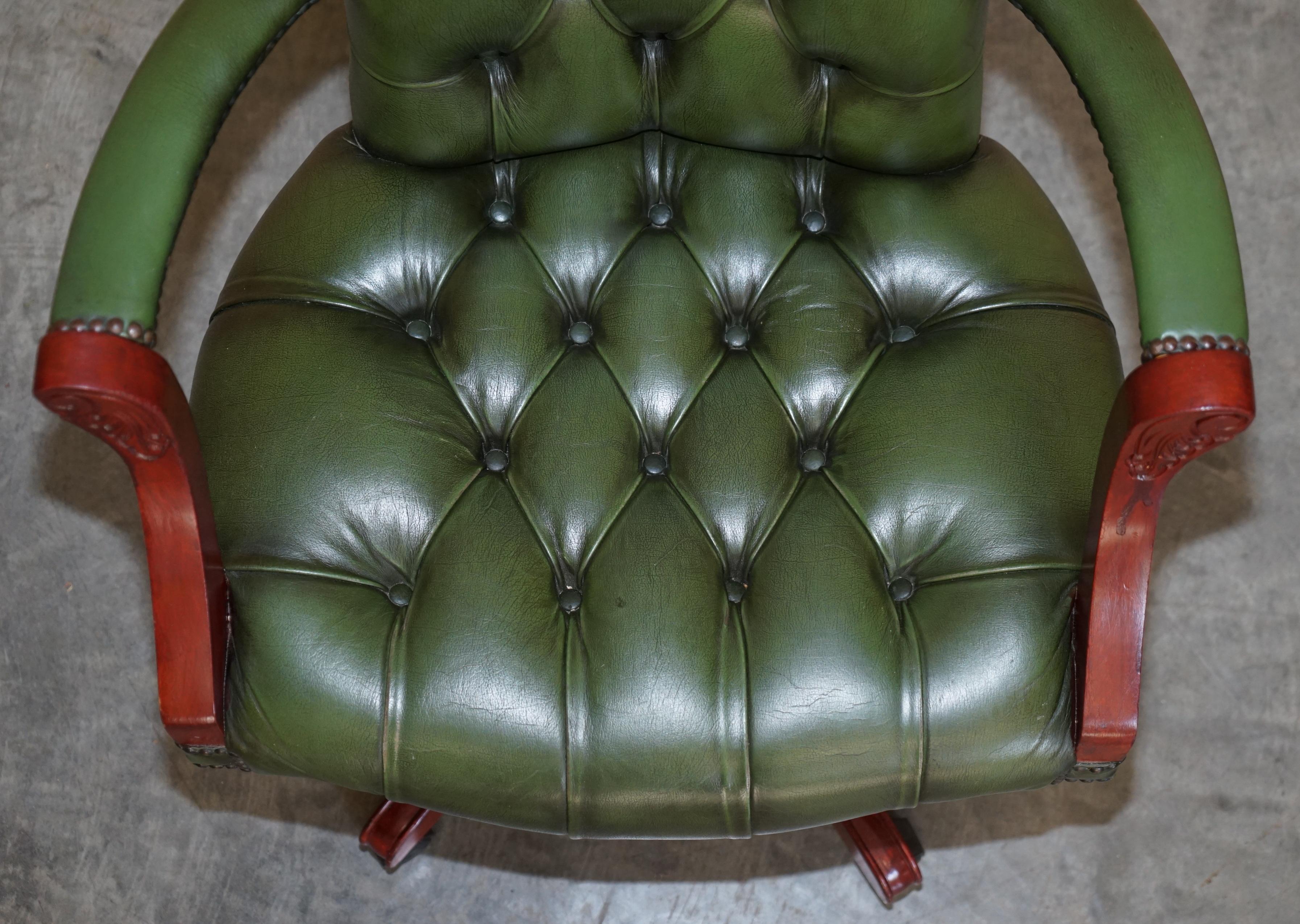 Hardwood Lovely Chesterfield Fully Buttoned Green Leather Captains Directors Armchair