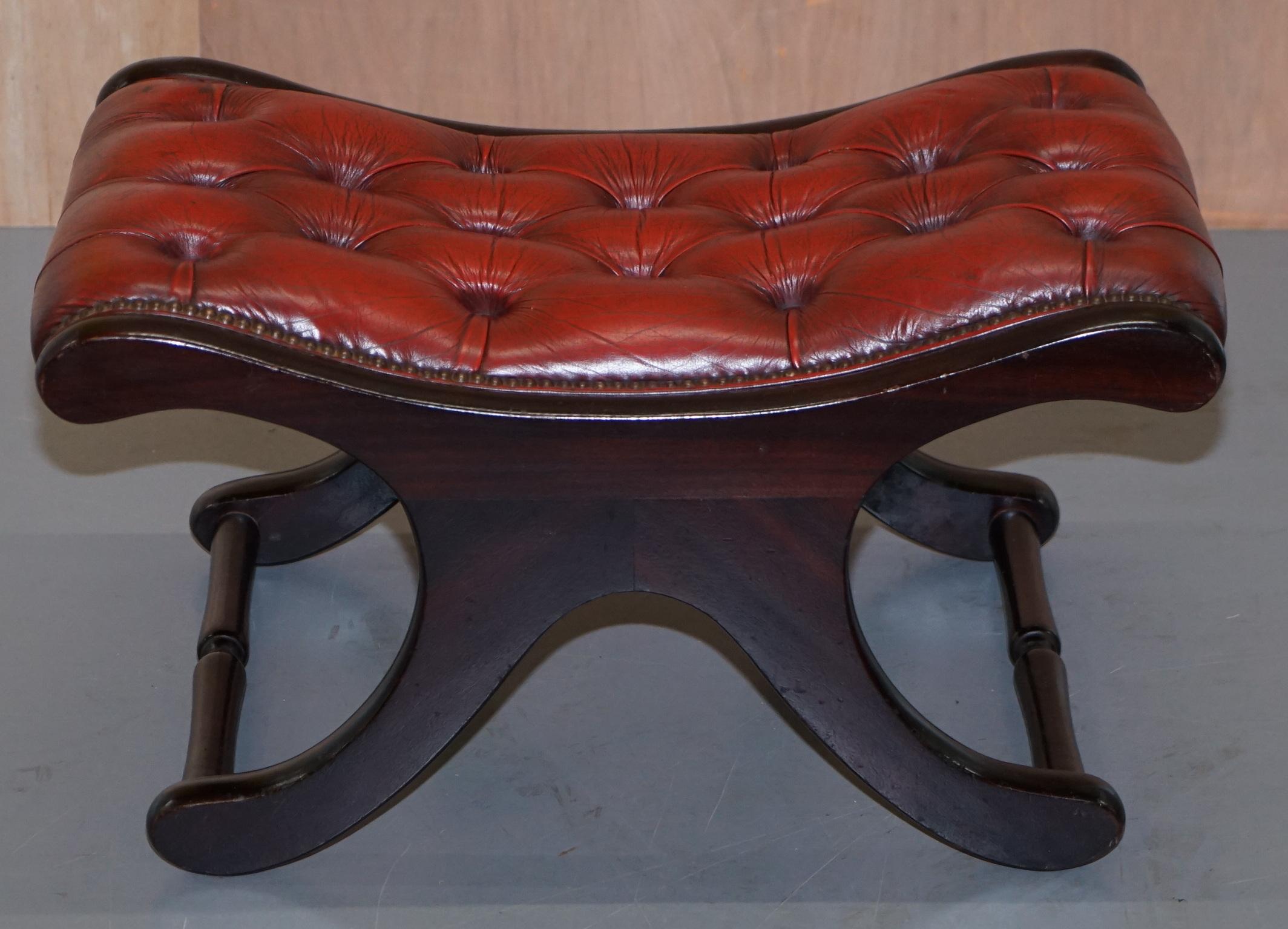 We are delighted to offer for sale this lovely Chesterfield oxblood leather and mahogany footstool

A good looking and well made stool, its very comfortable, the leather is soft and subtle, the mahogany frame solid

We have cleaned waxed and