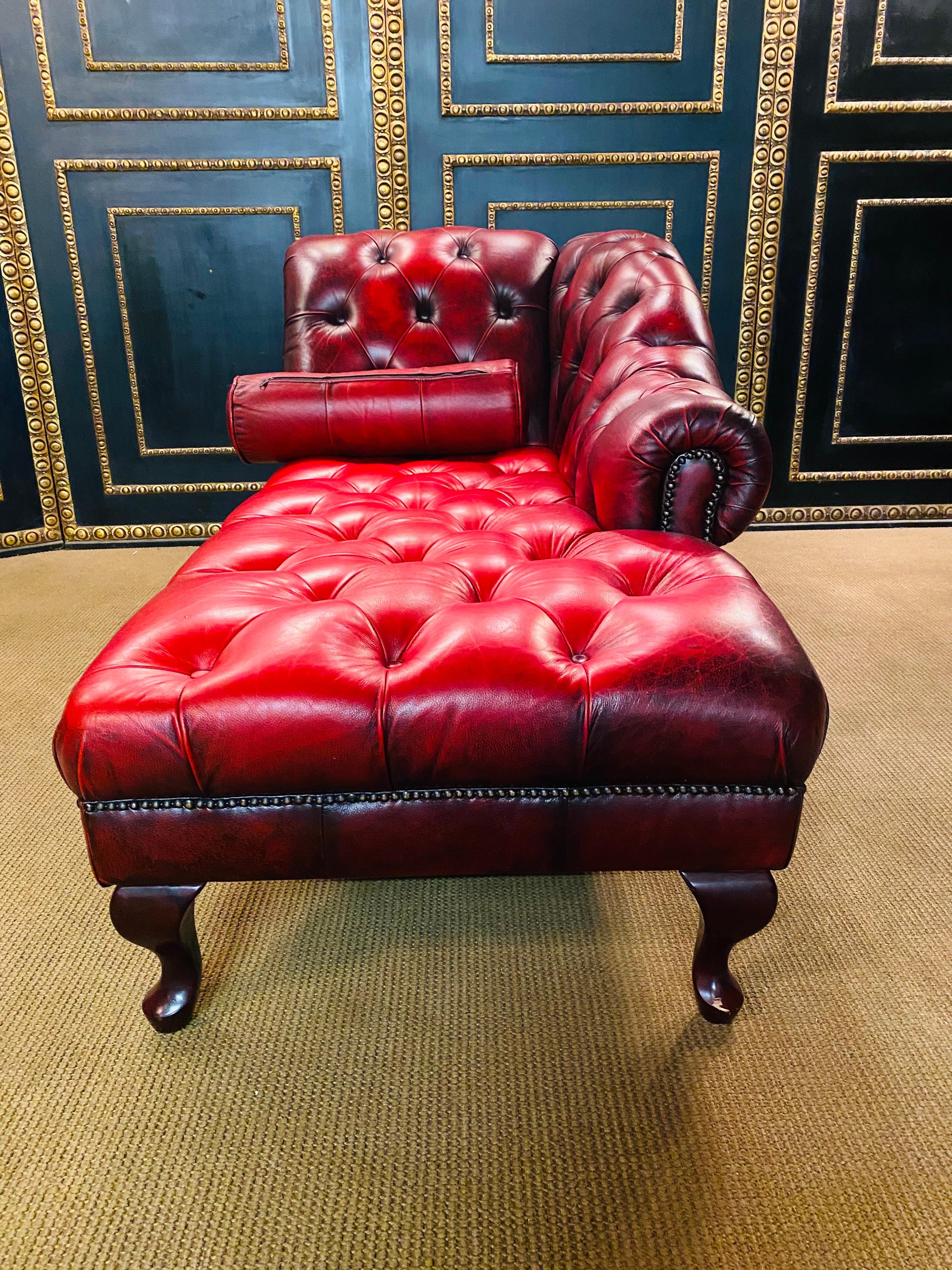 Schönes original vintage Chesterfield Rotes Leder Chaise Lounge Daybed Sofa im Angebot 9