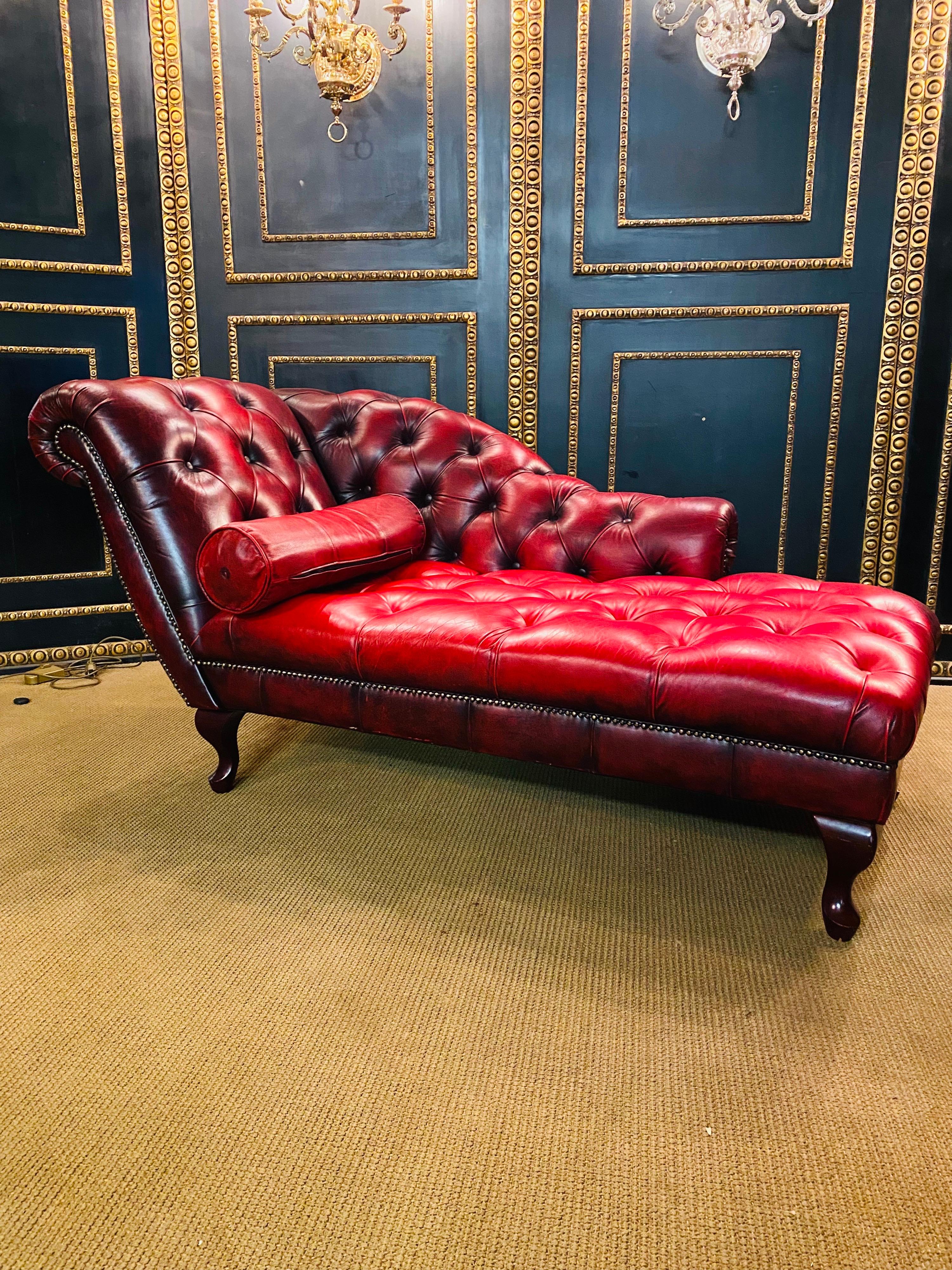 We are delighted to offer for sale this lovely tufted hand dyed Red leather Chesterfield chaise lounge daybed

A very good looking well made and exceptionally comfortable piece. This chaise is then been hand dyed this stunning rich warm Red