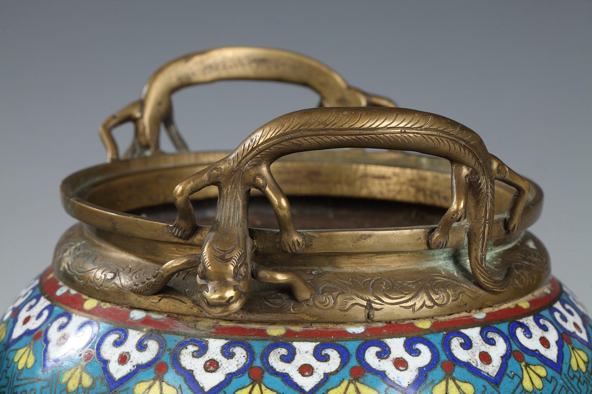 Paar schöne chinesische Cloisonné-Emaille-Gläser, China, frühes 19. Jahrhundert (Chinesisch) im Angebot