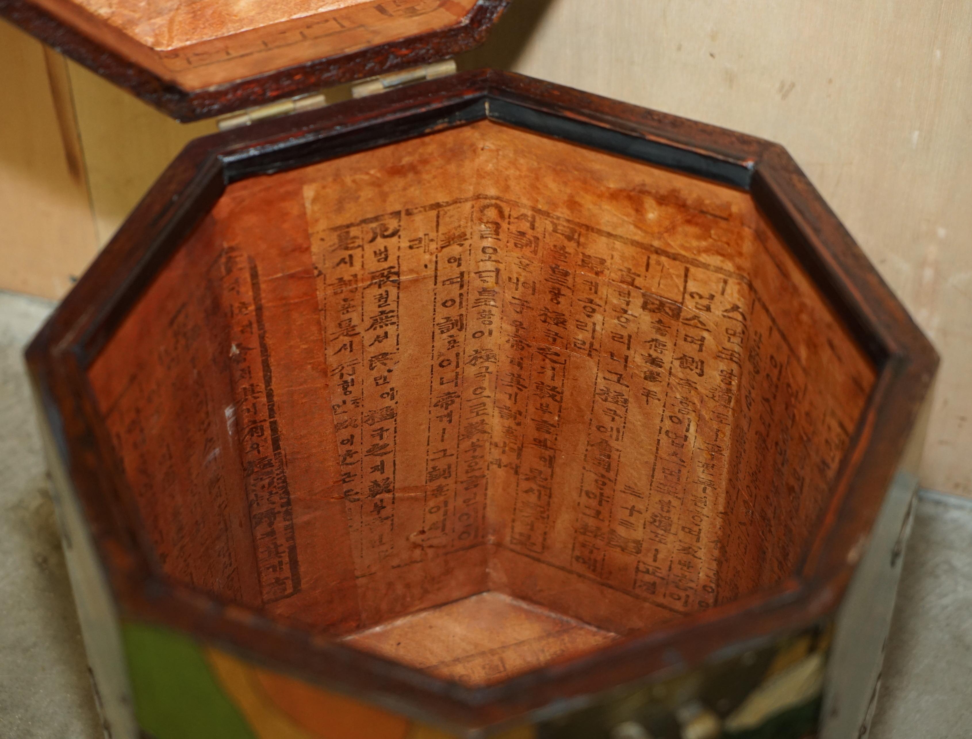 LOVELY CHiNESE ELM STORAGE TRUNK OR CHEST OF LINEN & CLOTHES, TOYS OR FOR A BIN For Sale 8