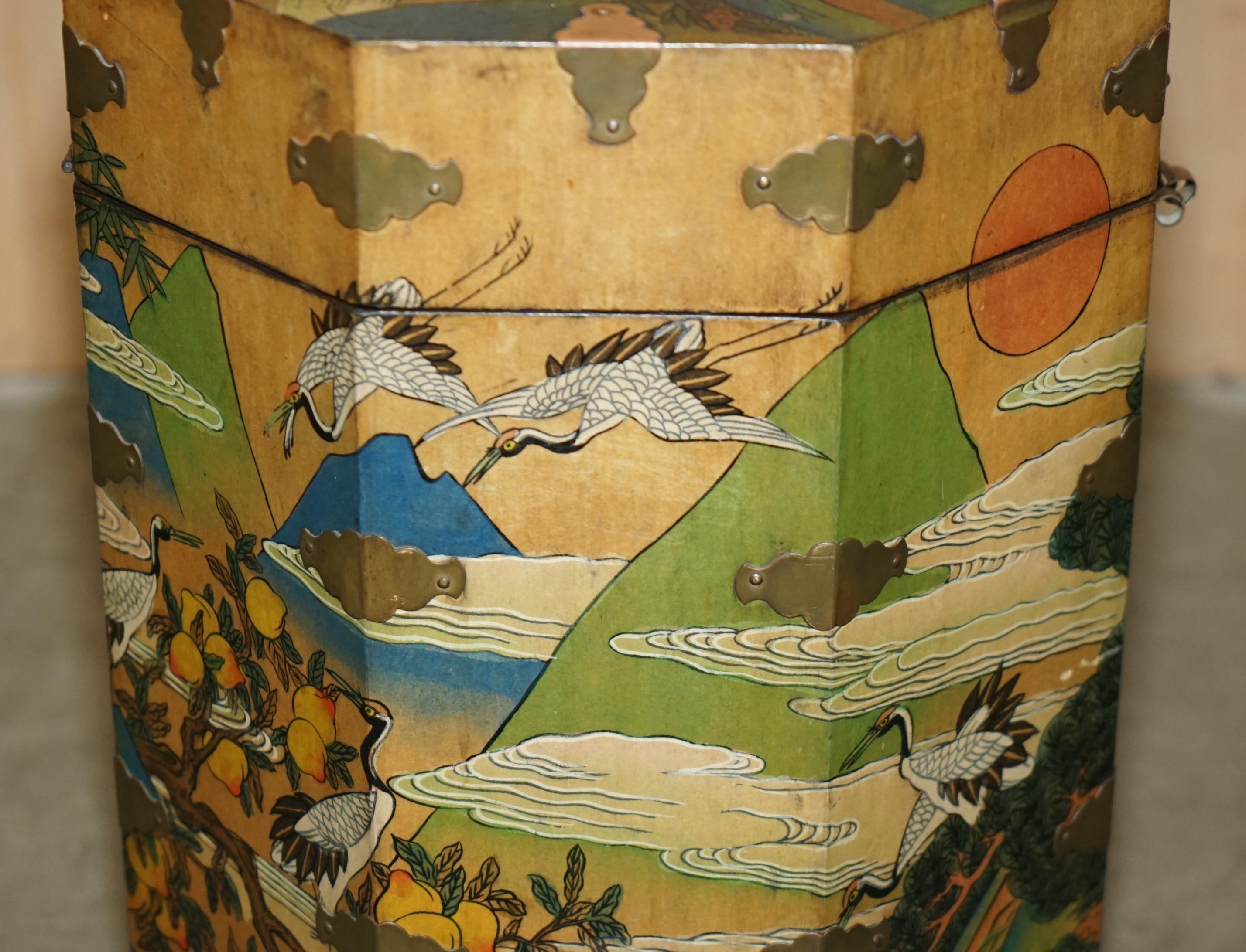 LOVELY CHiNESE ELM STORAGE TRUNK OR CHEST OF LINEN & CLOTHES, TOYS OR FOR A BIN FOR A BIN (Ulmenholz) im Angebot