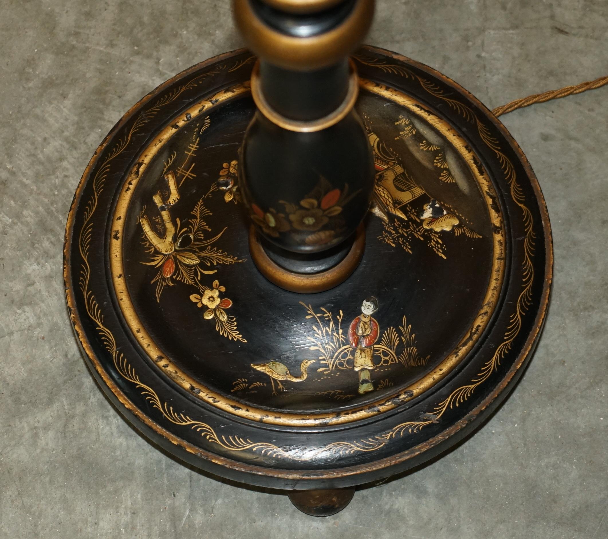 Chinese LOVELY CHINESE EXPORT CIRCA 1920 ANTIQUE CHINOiSERIE BLACK LACQUER FLOOR LAMP For Sale