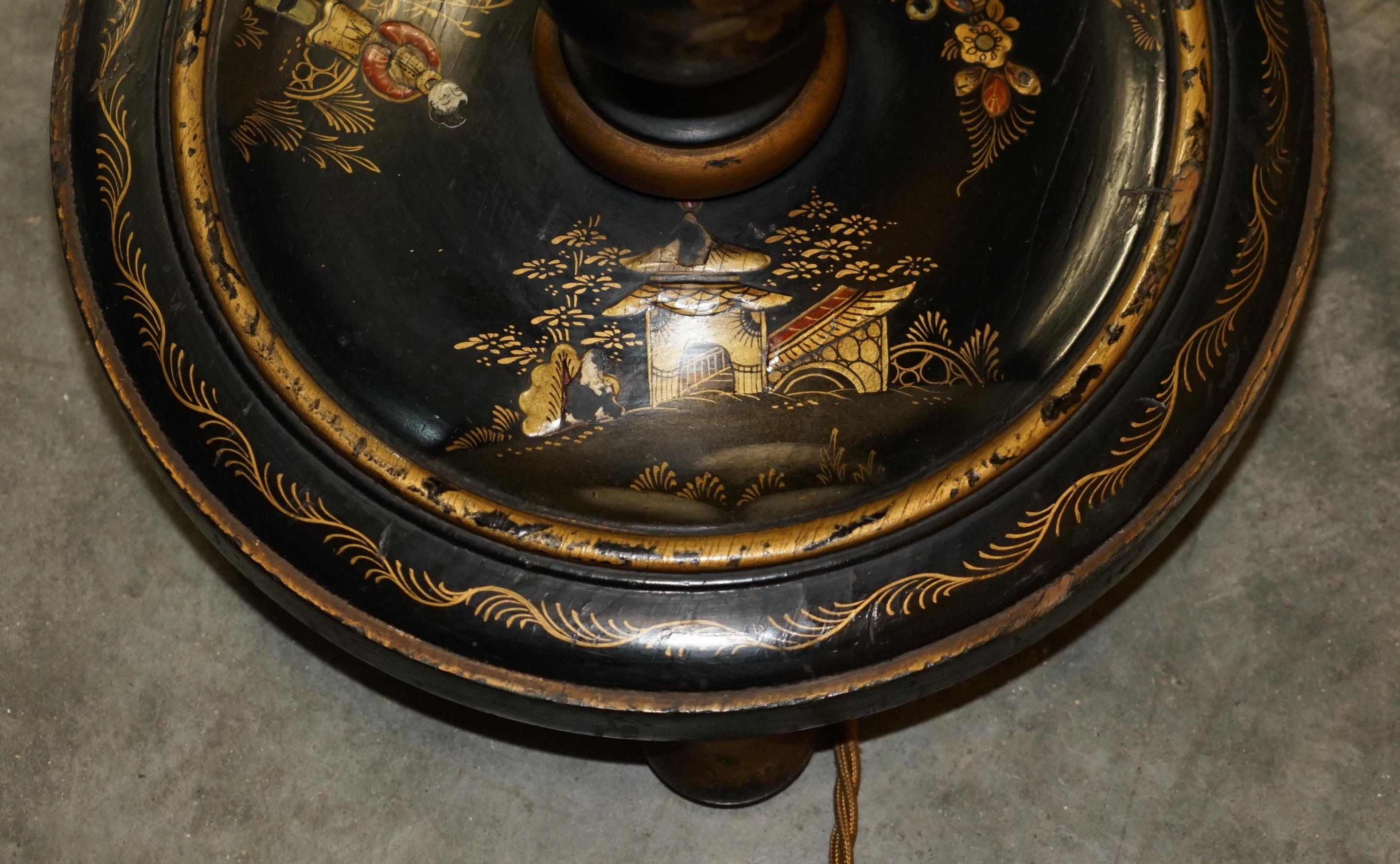 Wood LOVELY CHINESE EXPORT CIRCA 1920 ANTIQUE CHINOiSERIE BLACK LACQUER FLOOR LAMP For Sale