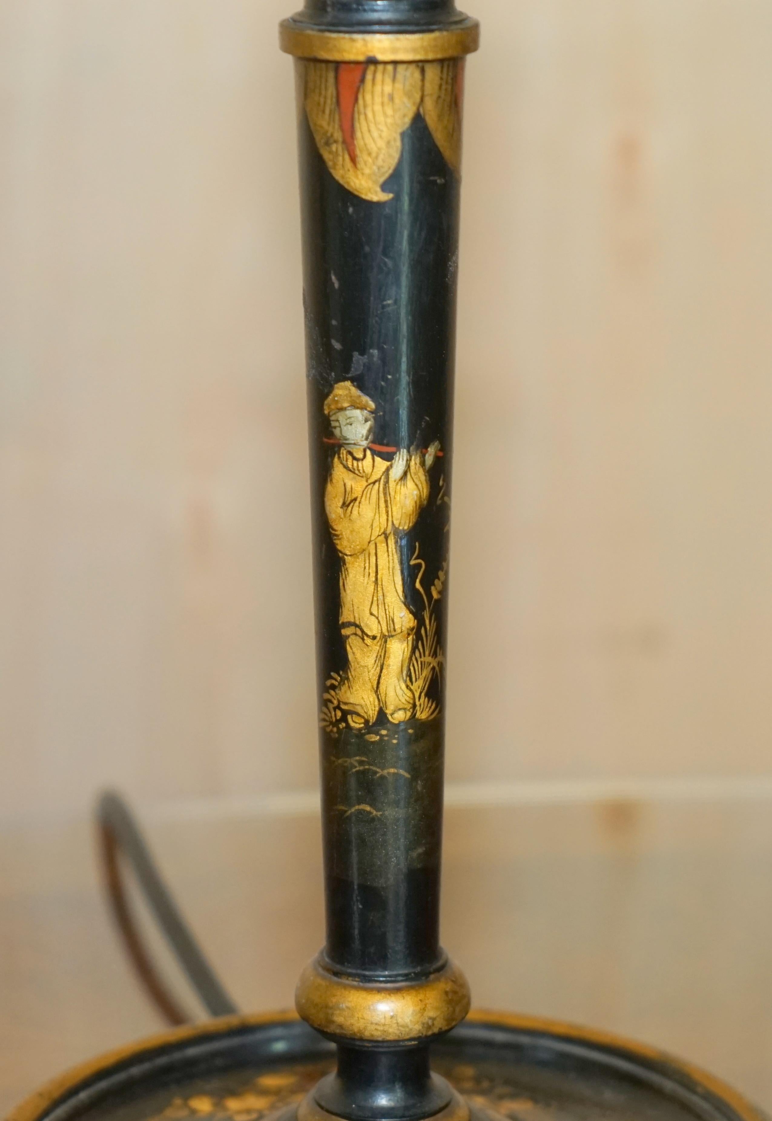 Lovely Chinese Export circa 1920 Antique Chinoiserie Black Lacquer Table Lamp For Sale 2