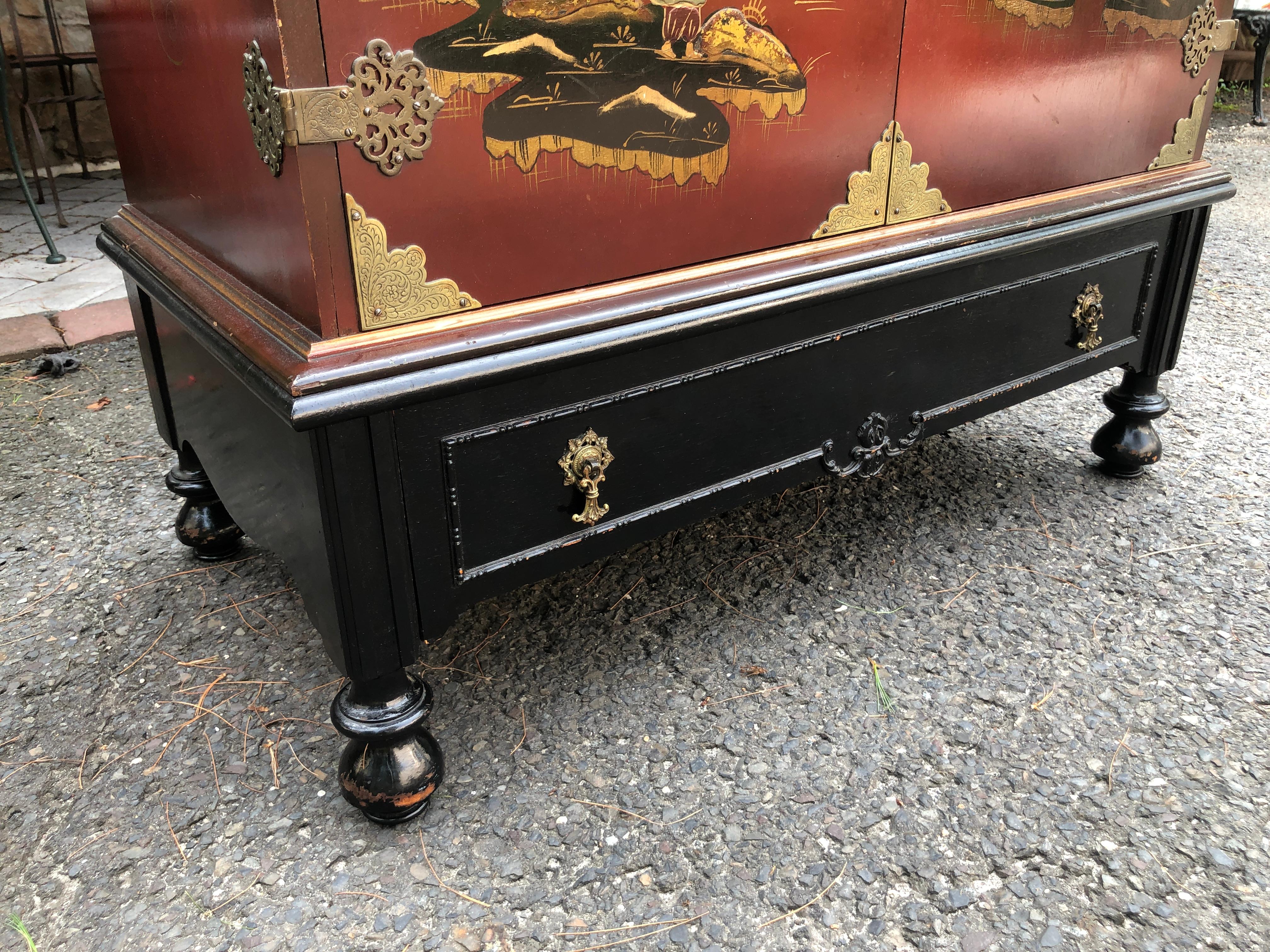 Lovely Chinoiserie Bar Linen Cabinet Hand Painted  For Sale 9
