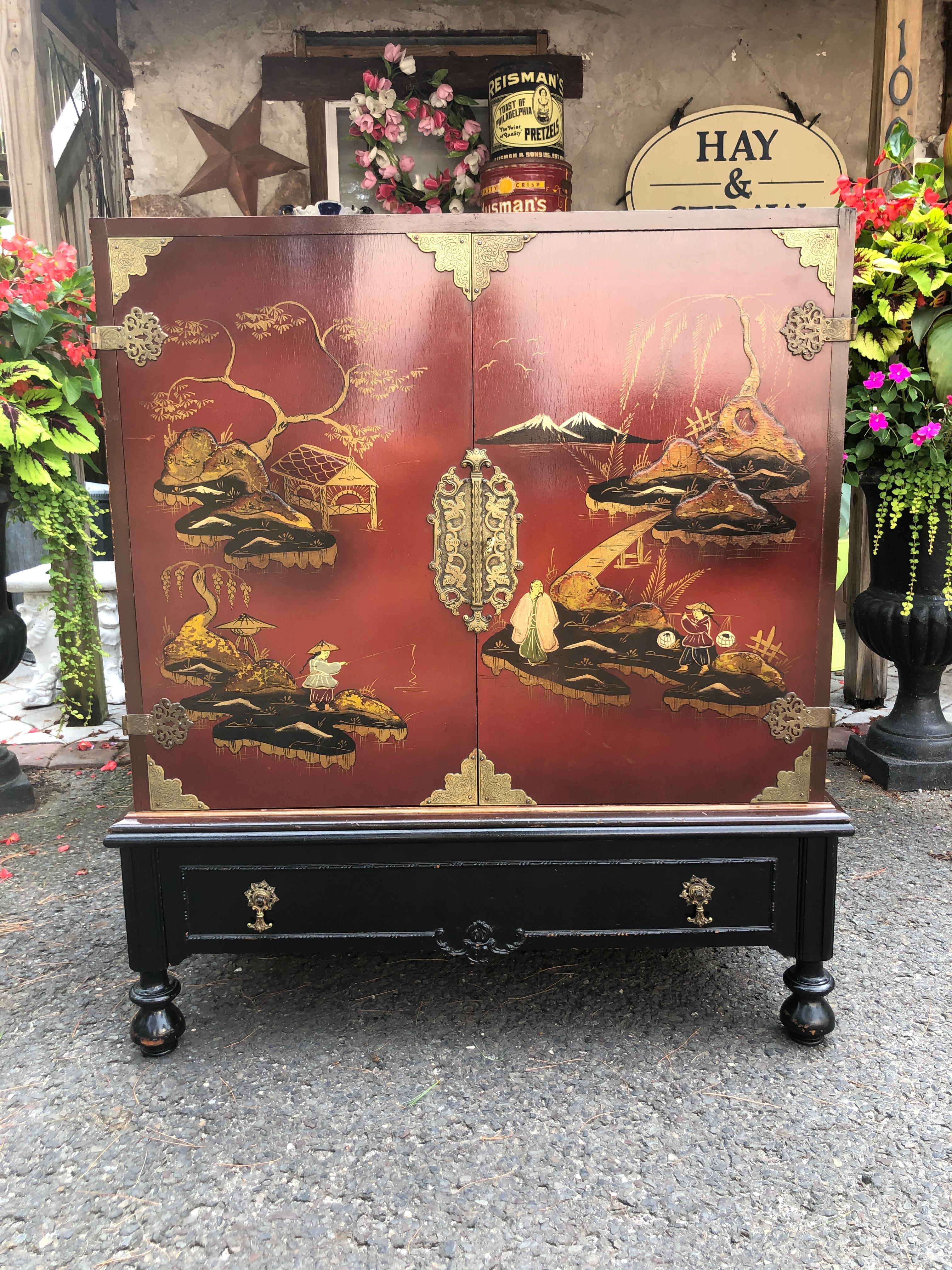 Lovely Chinoiserie Bar Linen Cabinet Hand Painted  For Sale 12